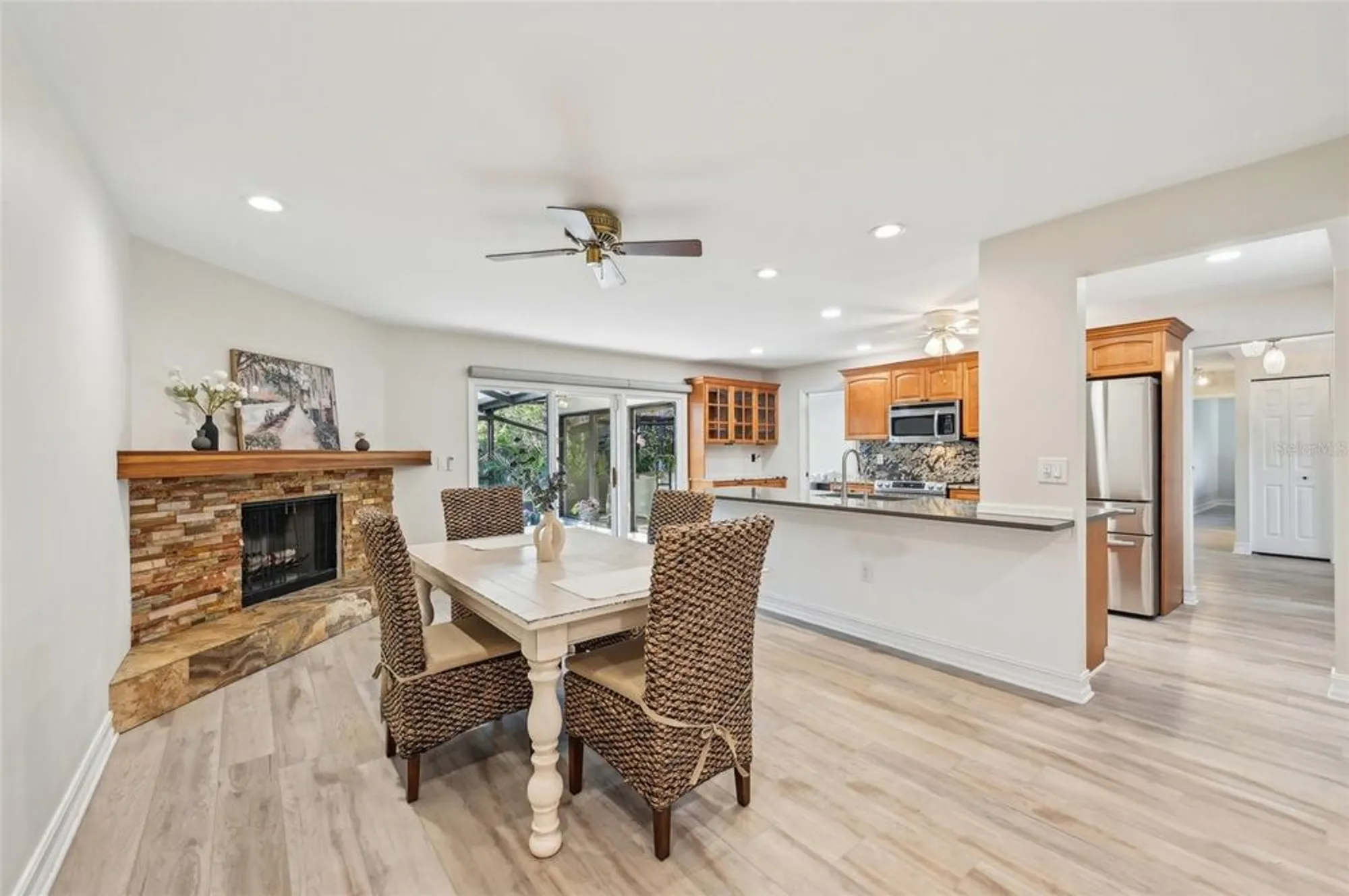 Property Slideshow image 11 of 45 | 3880 wilshire cir # 28, Sarasota, FL, 34238