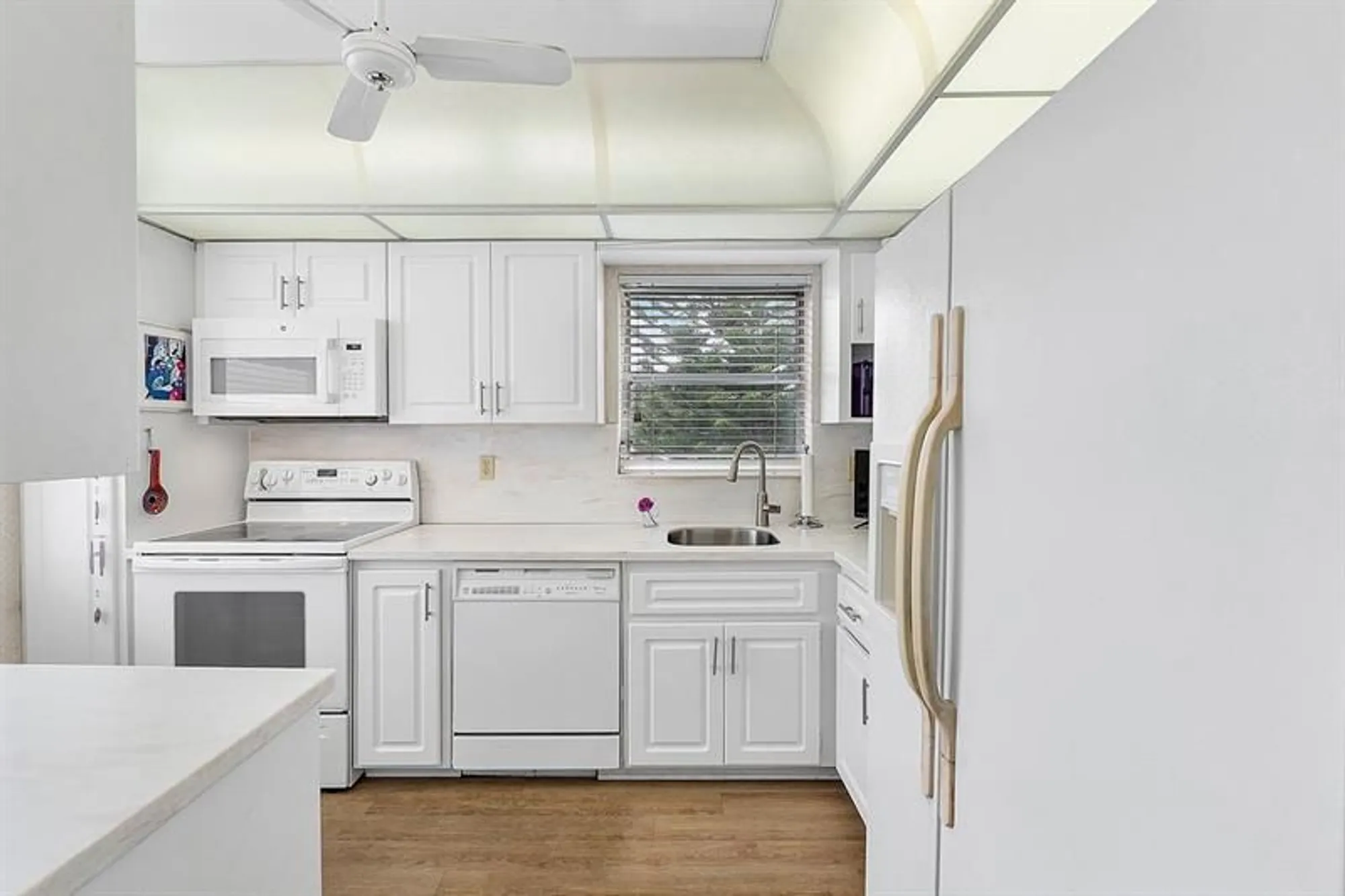 Property Slideshow image 6 of 32 | 3551 inverrary dr 404, Lauderhill, FL, 33319