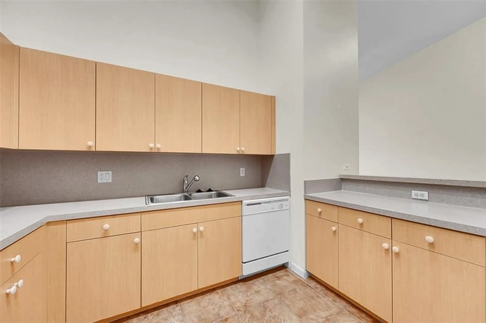 Property Slideshow image 5 of 36 | 9815 galleon dr, West Palm Beach, FL, 33411