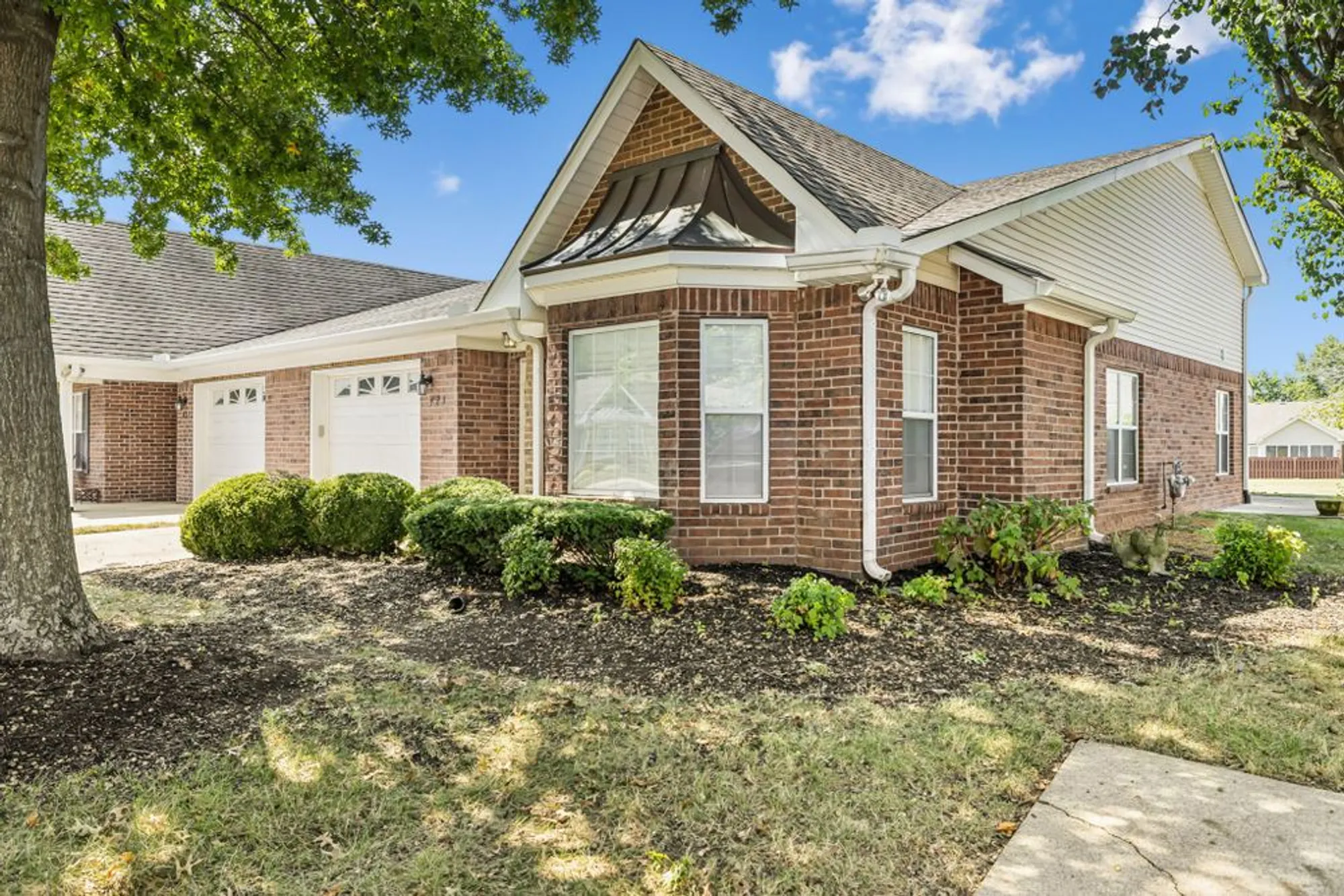 Property Slideshow image 3 of 27 | 423 forest glen cir, Murfreesboro, TN, 37128