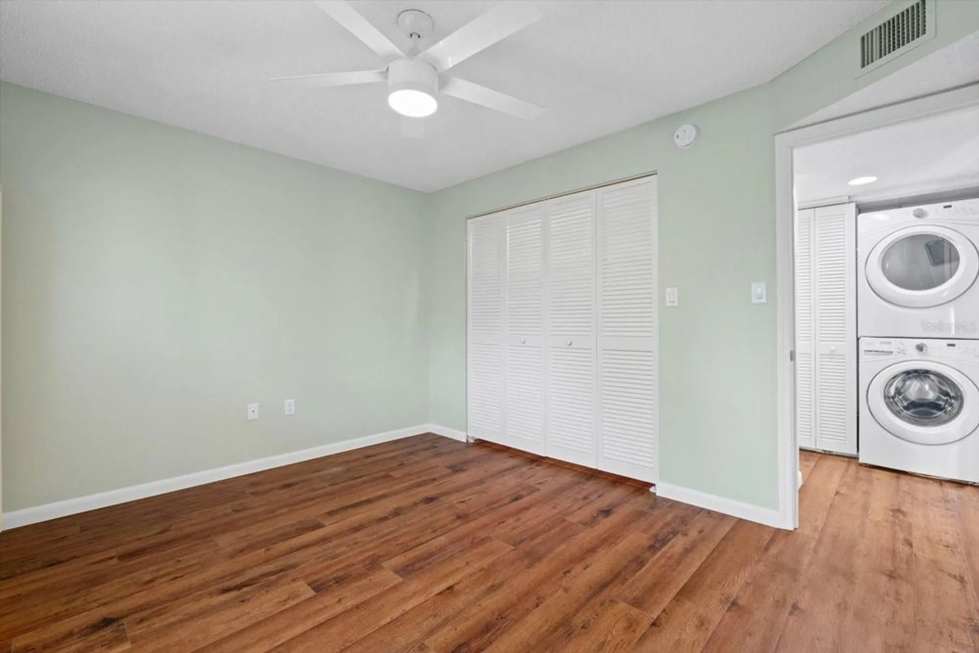 Property Slideshow image 22 of 33 | 2522 clubhouse dr unit 204, Sarasota, FL, 34232