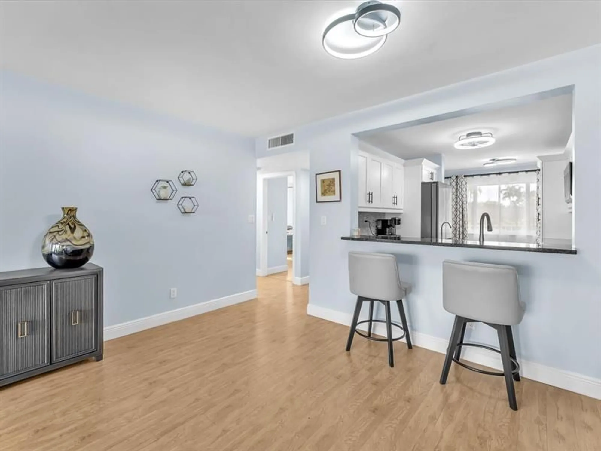 Property Slideshow image 8 of 24 | 7302 s devon dr 307, Tamarac, FL, 33321