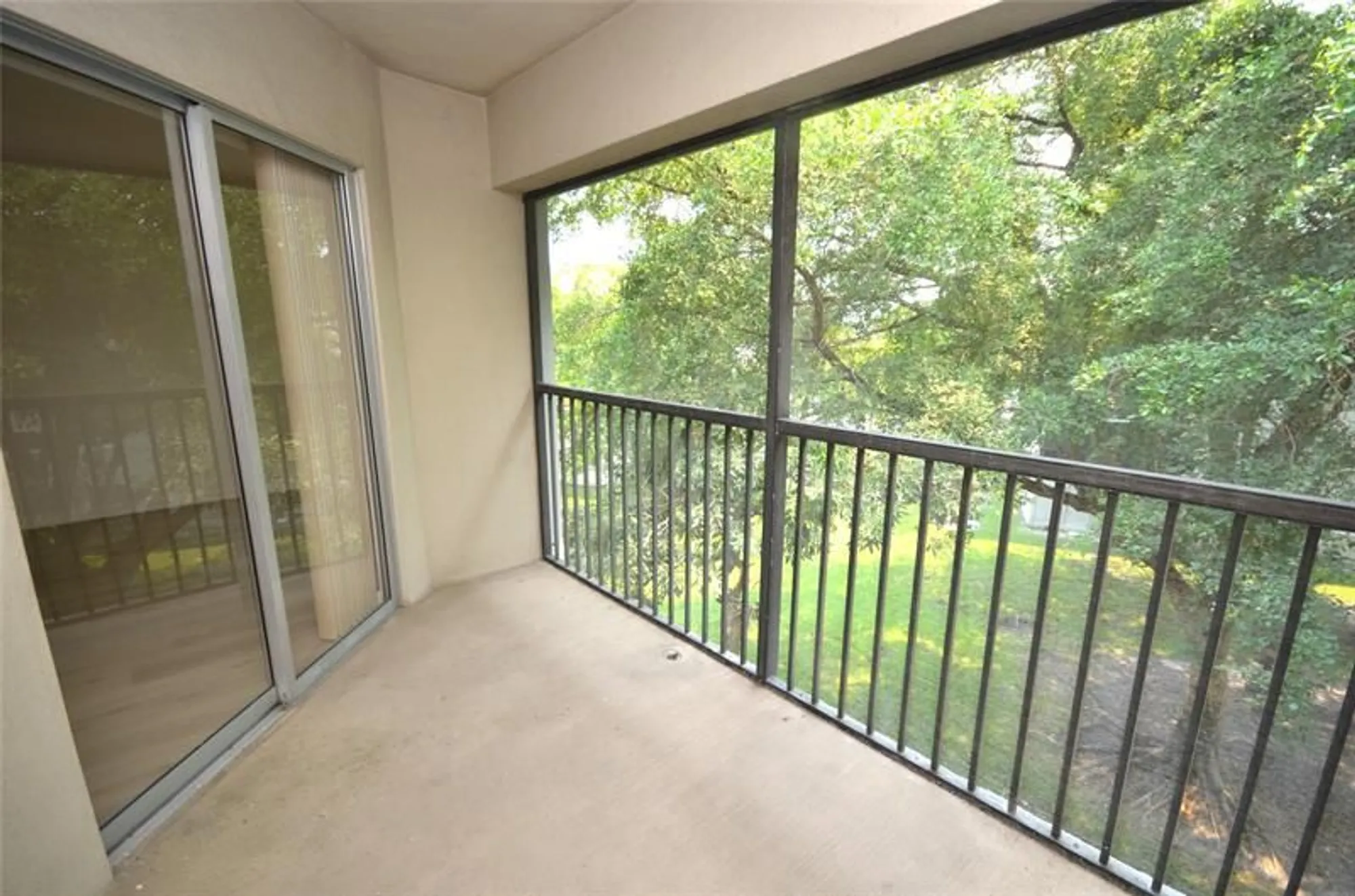 Property Slideshow image 12 of 21 | 801 sw 138th ave e402, Pembroke Pines, FL, 33027