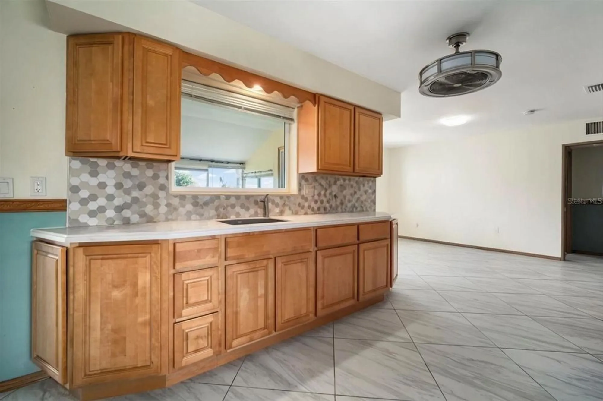 Property Slideshow image 14 of 49 | 609 fox hills dr, Sun City Center, FL, 33573