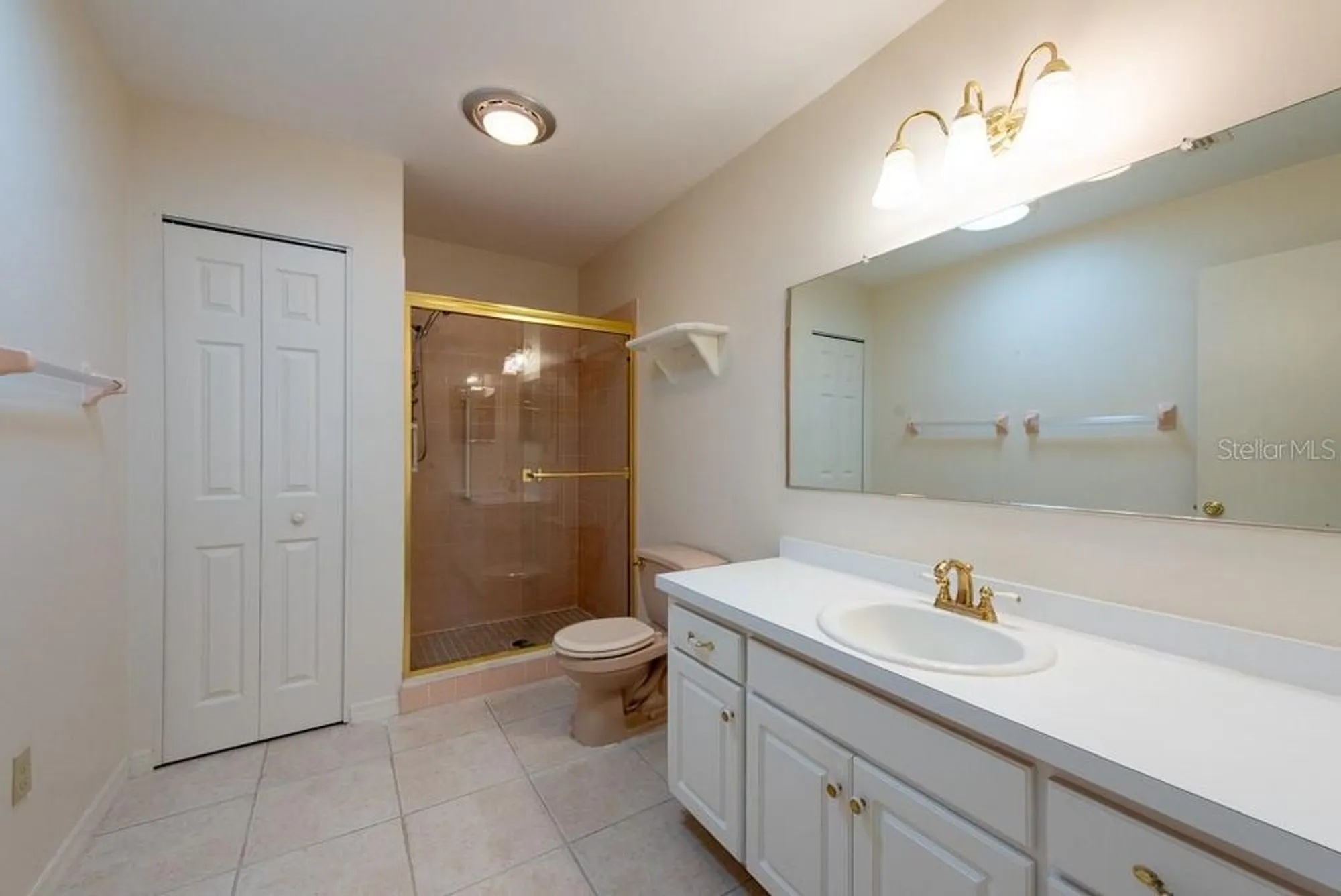 Property Slideshow image 21 of 44 | 106 silverbell ct, Sun City Center, FL, 33573