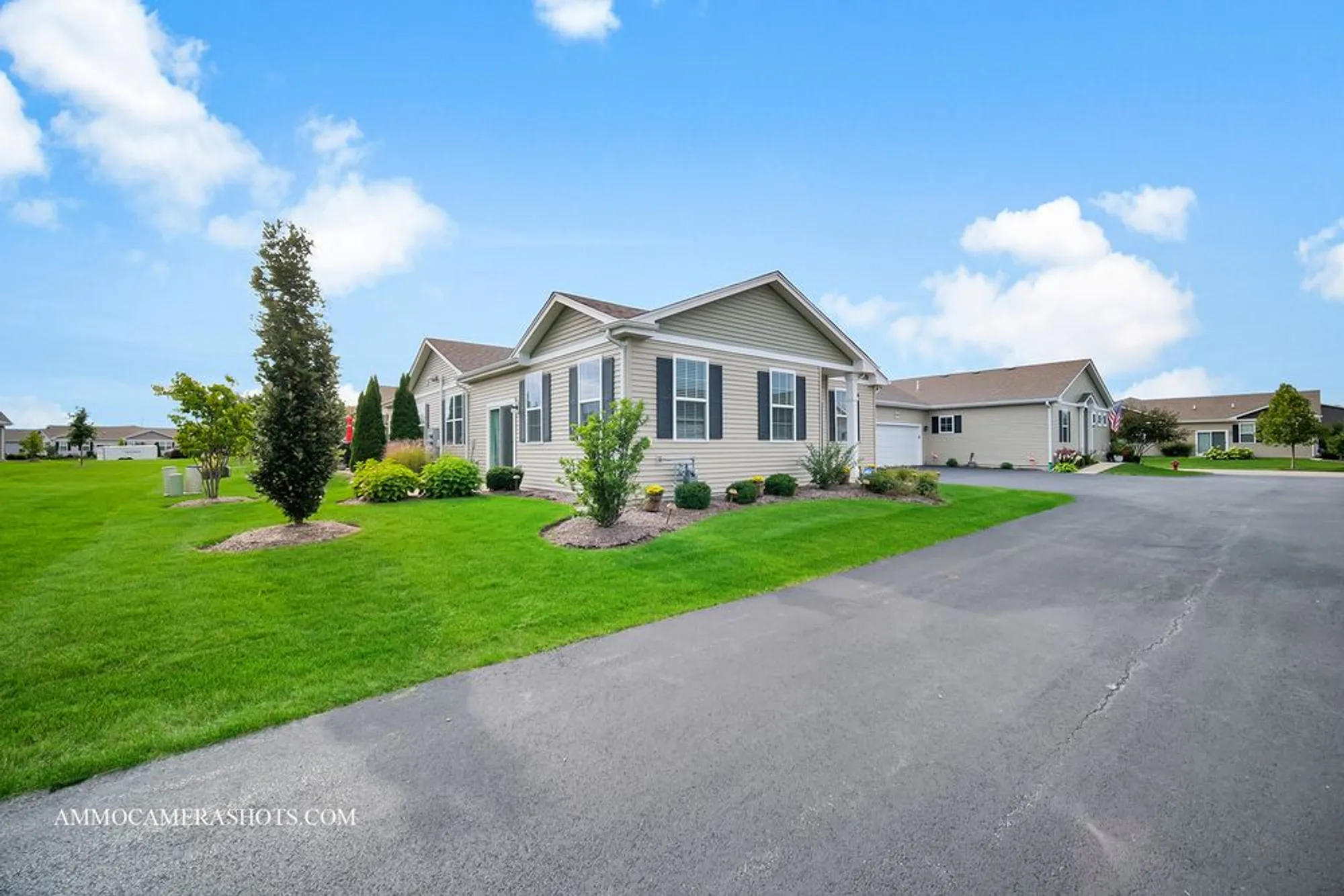 Property Slideshow image 4 of 29 | 1108 crestview ln # 1354, Pingree Grove, IL, 60140