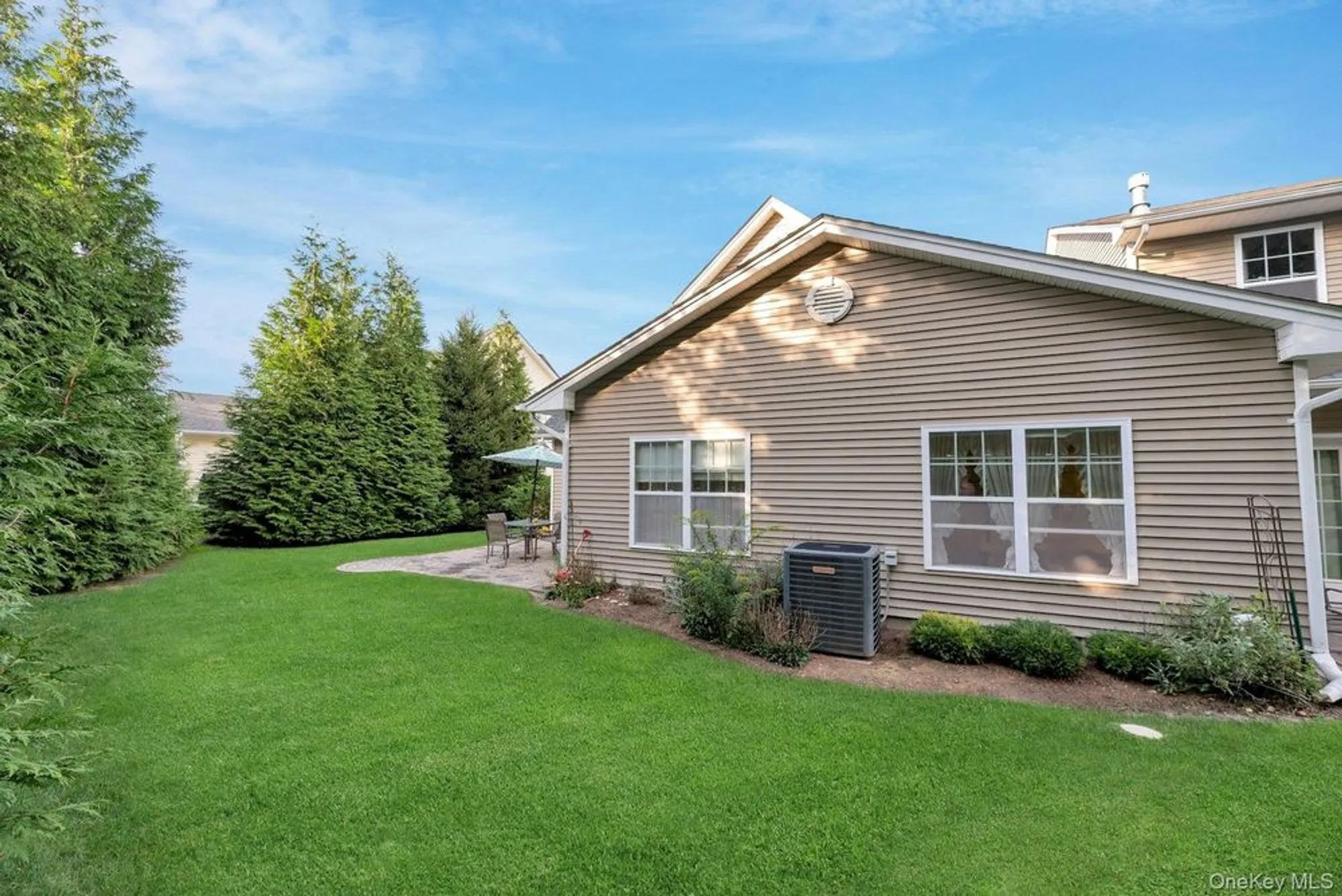 Property Slideshow image 7 of 24 | 159 stoneleigh dr, Riverhead, NY, 11901