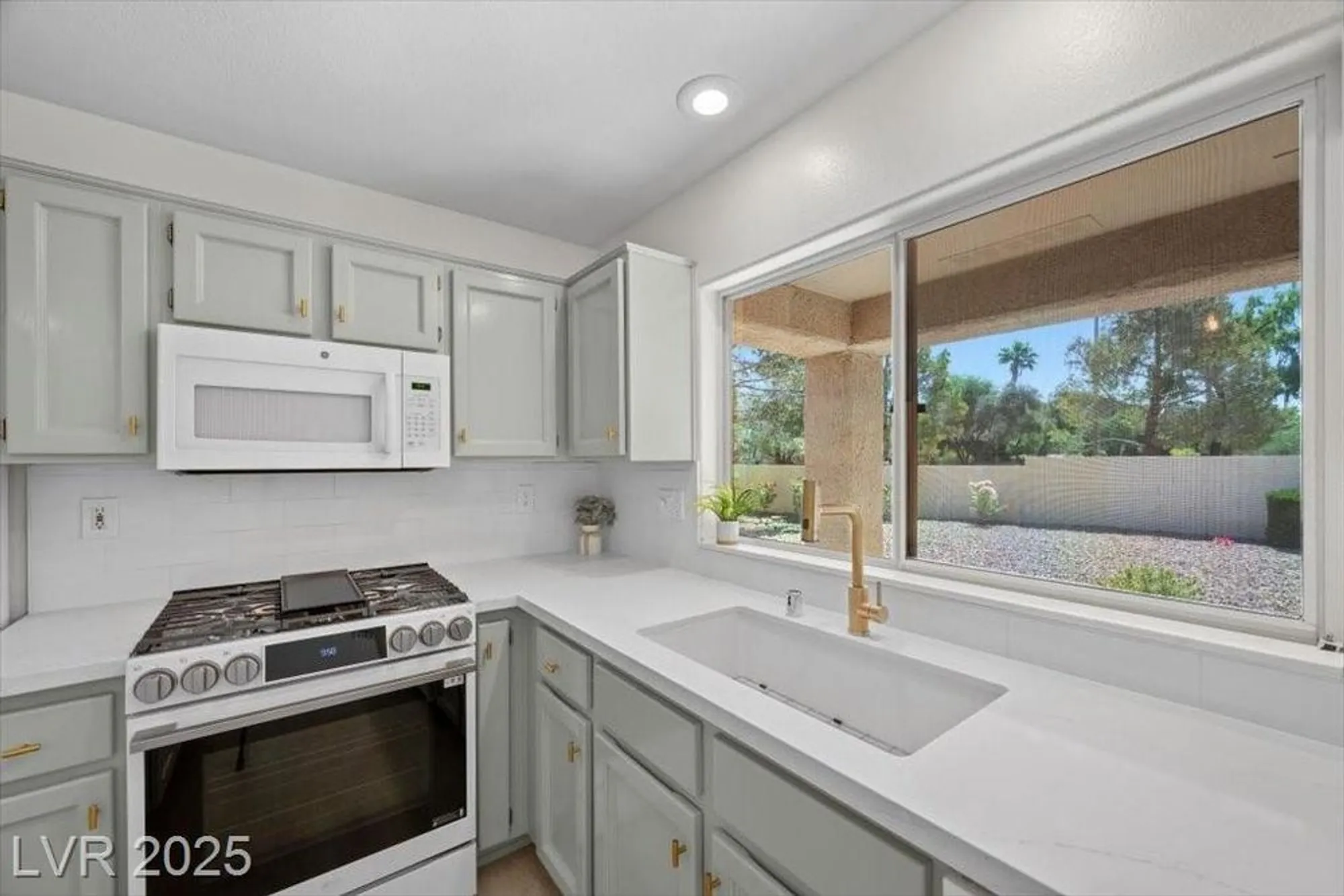 Property Slideshow image 4 of 27 | 2216 spring water dr, Las Vegas, NV, 89134