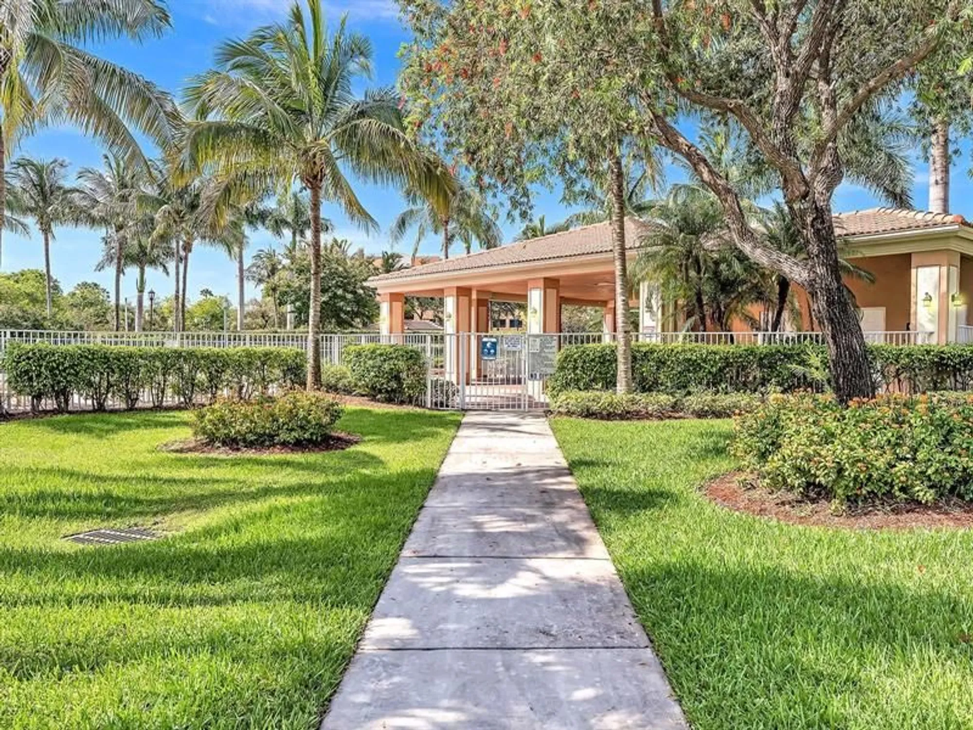 Property Slideshow image 46 of 78 | 7775 yardley dr apt 110, Tamarac, FL, 33321