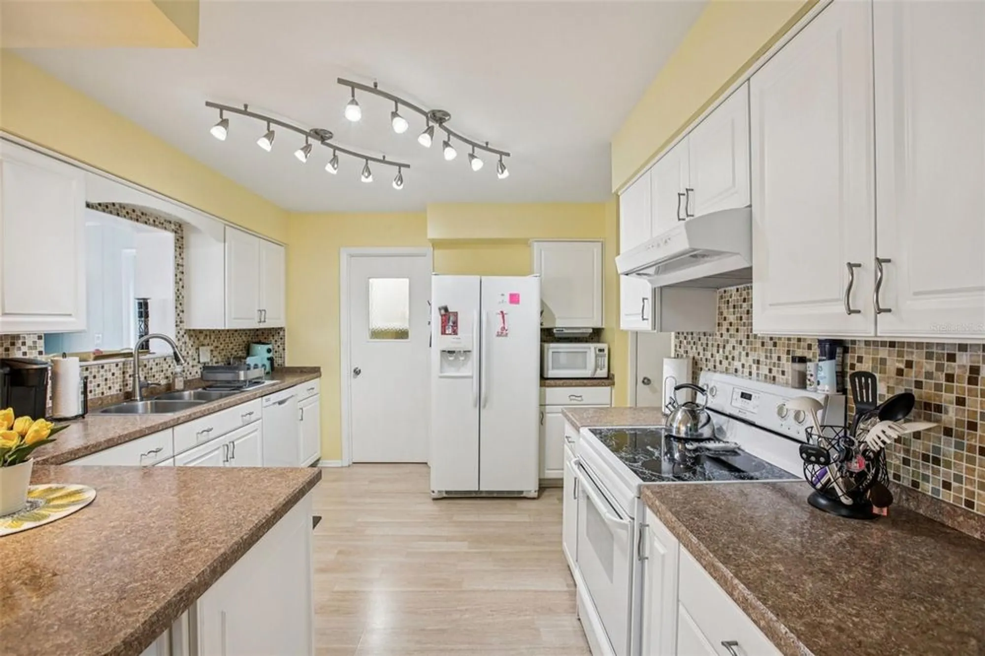 Property Slideshow image 16 of 54 | 1409 n pebble beach blvd, Sun City Center, FL, 33573