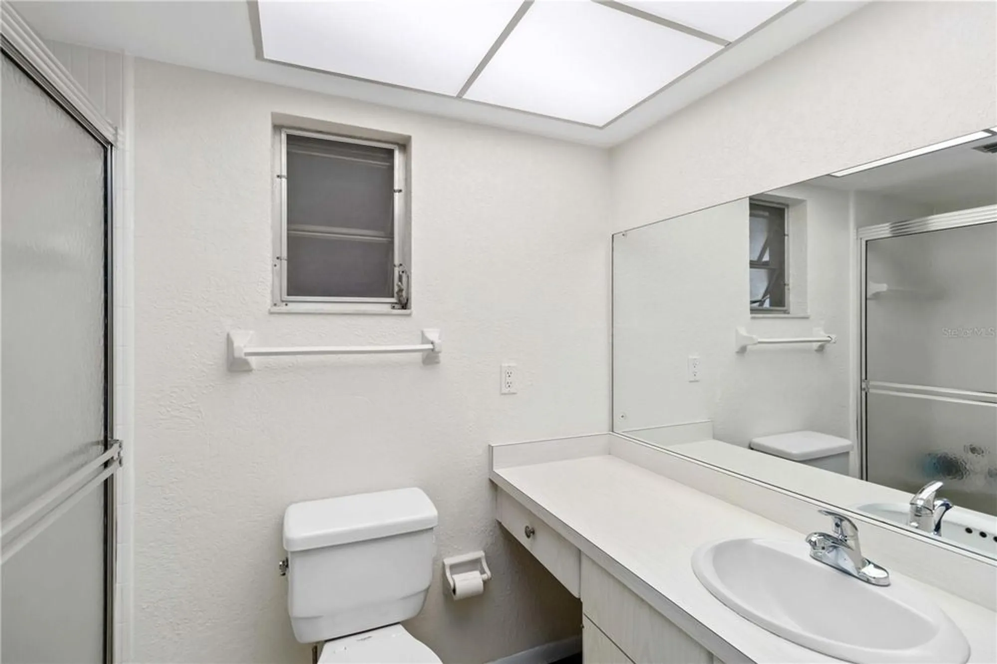 Property Slideshow image 19 of 66 | 3220 southfield ln 810, Sarasota, FL, 34239
