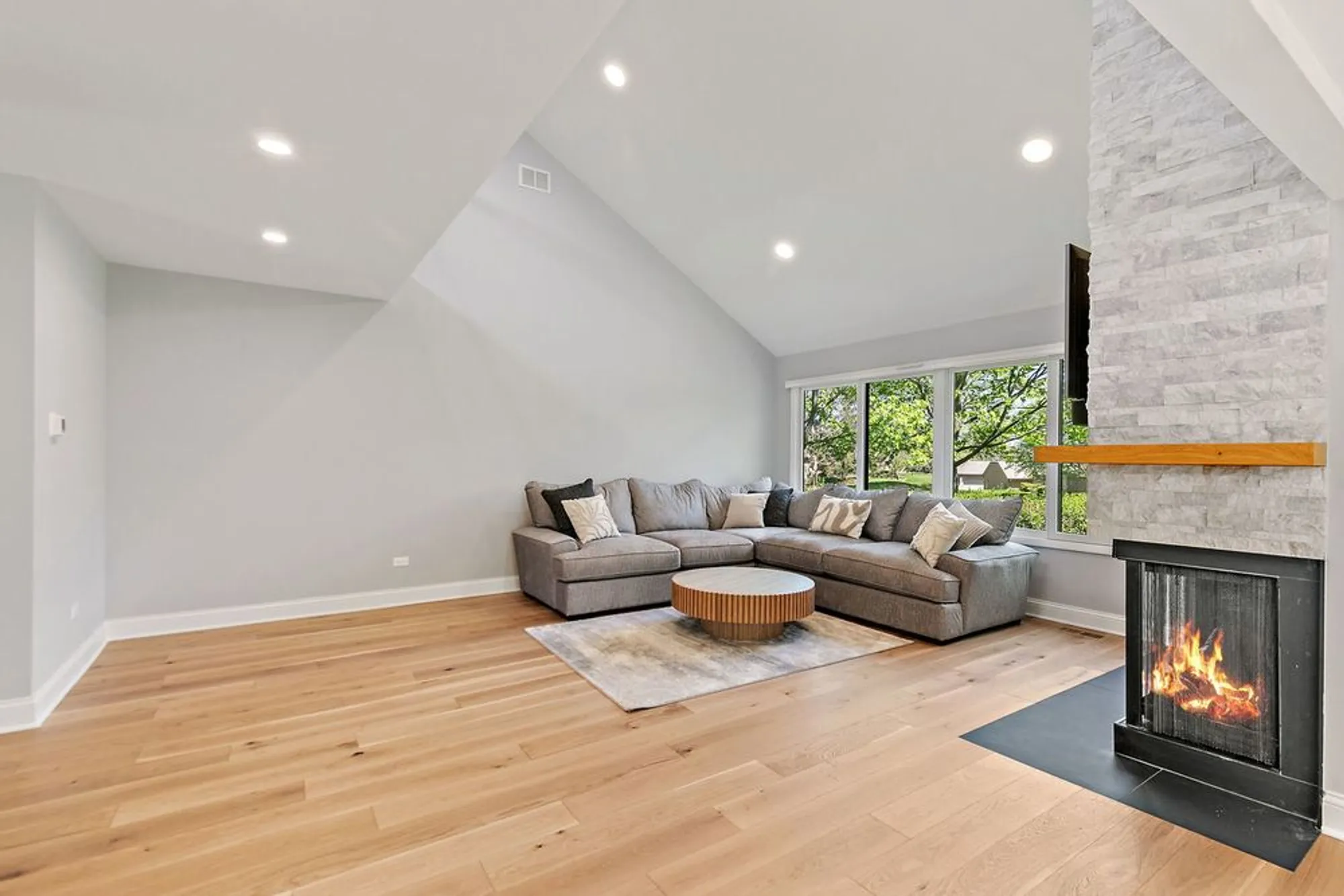 Property Slideshow image 17 of 48 | 535 woodview rd, Lake Barrington, IL, 60010