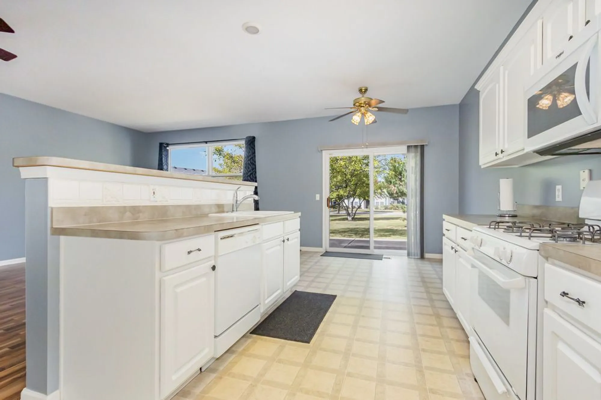 Property Slideshow image 6 of 16 | 1532 w cadillac cir, Romeoville, IL, 60446