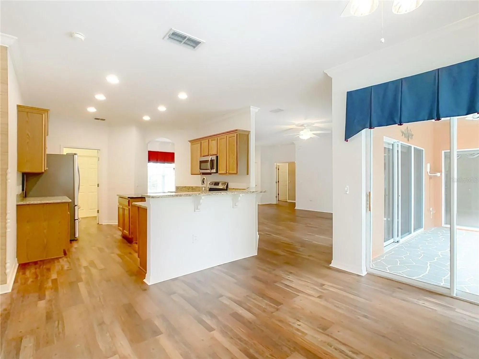 Property Slideshow image 13 of 50 | 525 shorehaven dr, Poinciana, FL, 34759