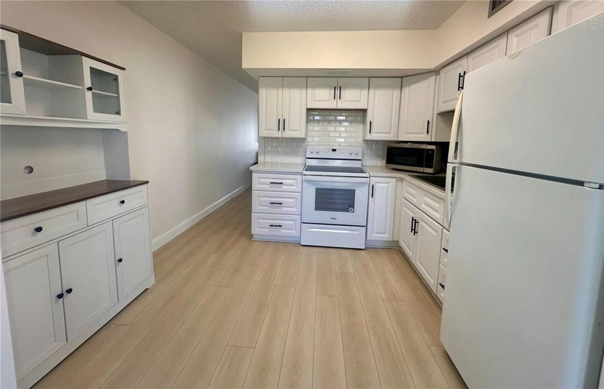 Property Slideshow image 14 of 40 | 2428 columbia dr apt 44, Clearwater, FL, 33763