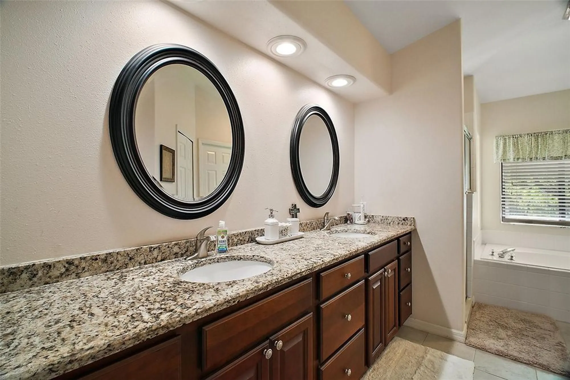 Property Slideshow image 18 of 29 | 27022 racquet cir, Leesburg, FL, 34748