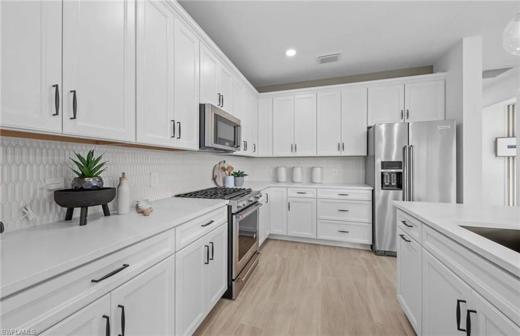 Property Slideshow image 5 of 30 | 12599 quartz dr, Alva, FL, 33920