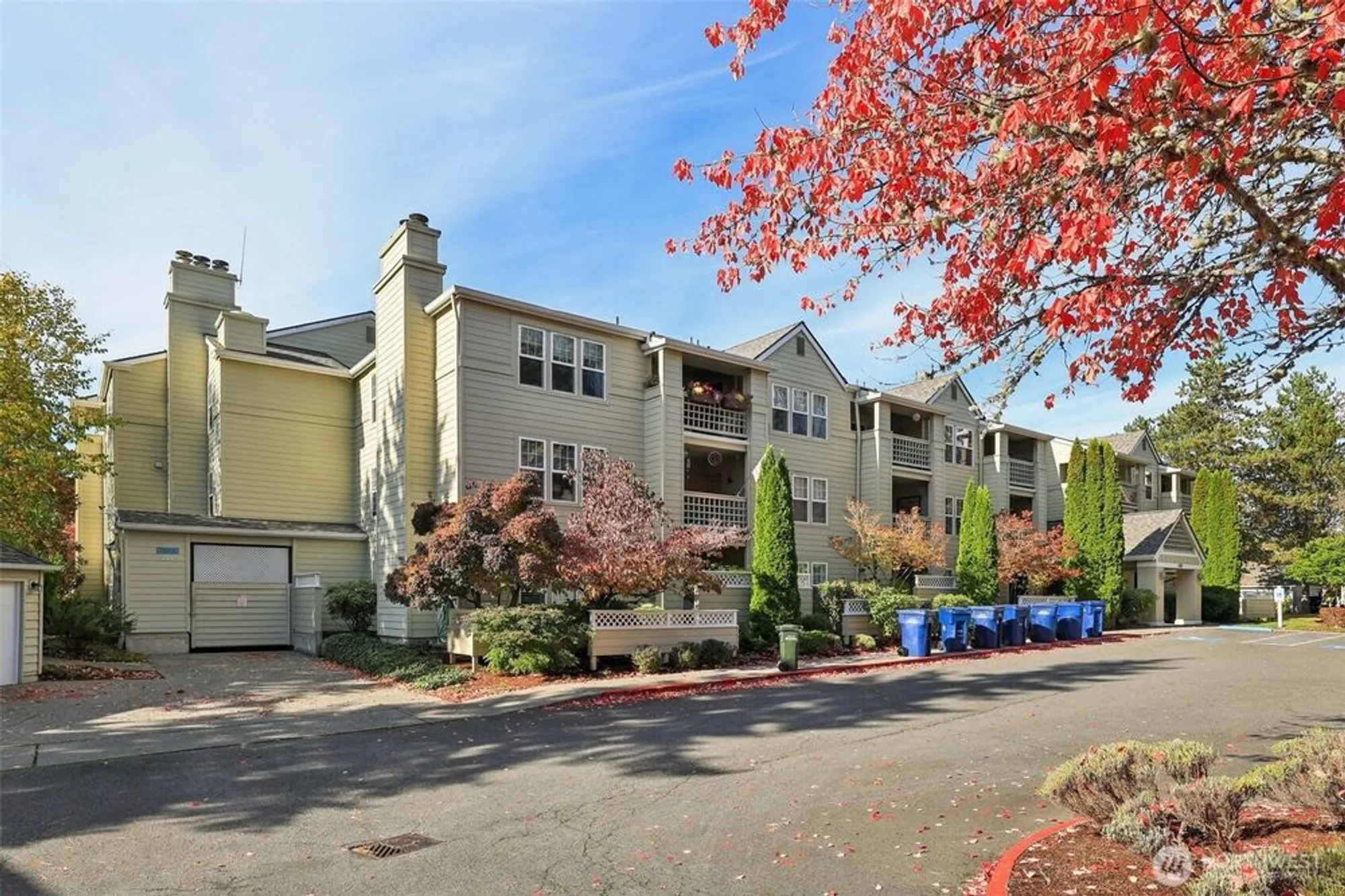 Property Slideshow image 31 of 32 | 4109 224th ln 207, Issaquah, WA, 98029