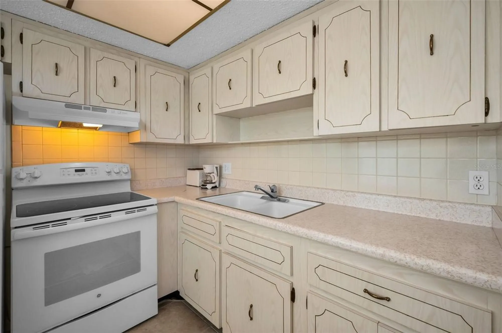 Property Slideshow image 7 of 53 | 960 virginia st 307, Dunedin, FL, 34698