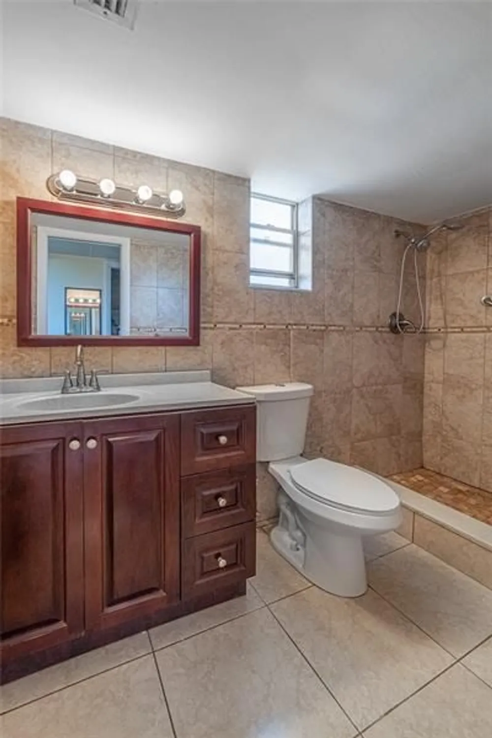 Property Slideshow image 8 of 35 | 2721 garden dr 310, Lake Worth, FL, 33461
