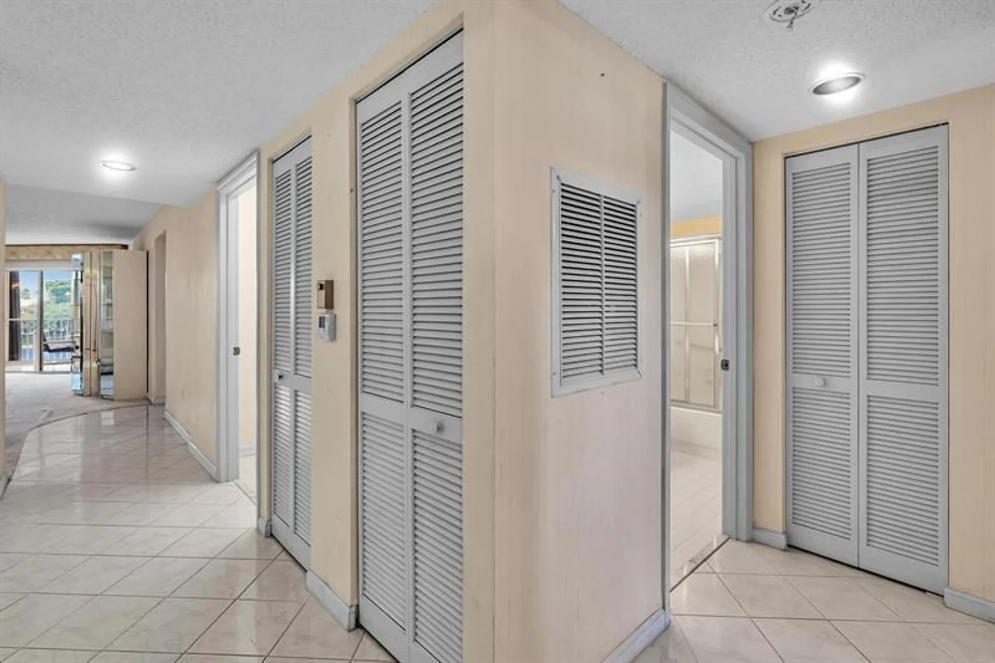 Property Slideshow image 14 of 81 | 7377 granville dr 311, Tamarac, FL, 33321