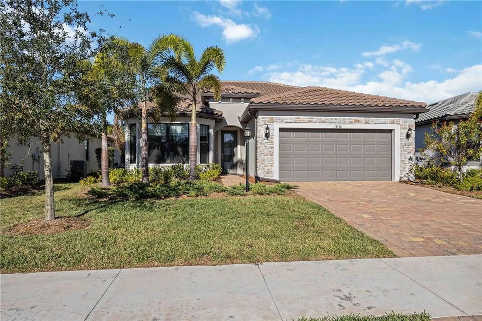 Property Slideshow image 1 of 51 | 17530 northwood pl, Bradenton, FL, 34202