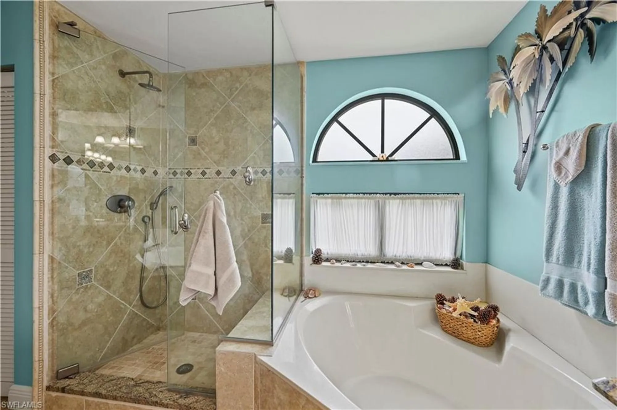Property Slideshow image 18 of 33 | 6510 valen way # b201, Naples, FL, 34108