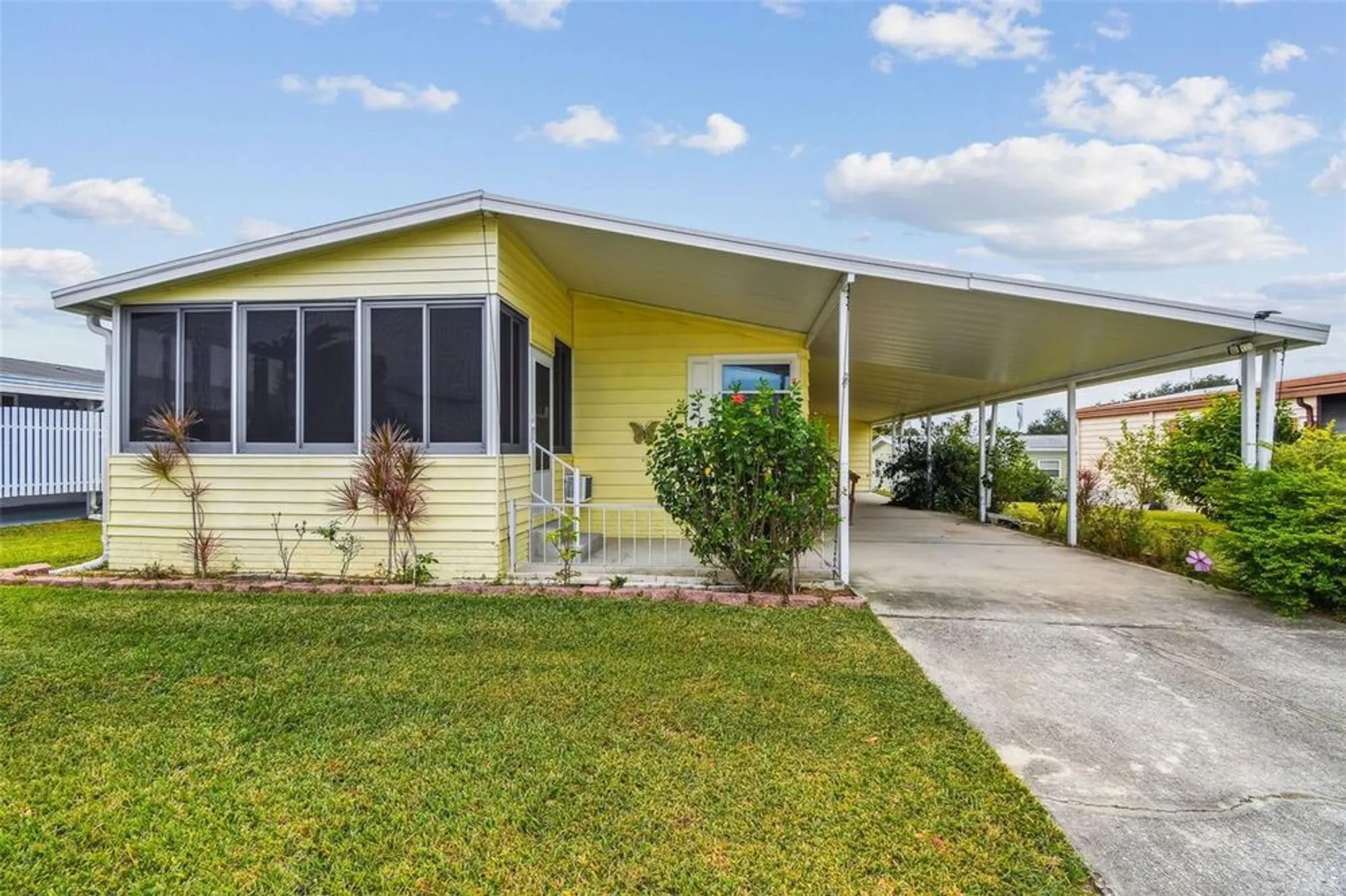 Property Slideshow image 4 of 77 | 1811 sherwood hill dr, Lakeland, FL, 33810