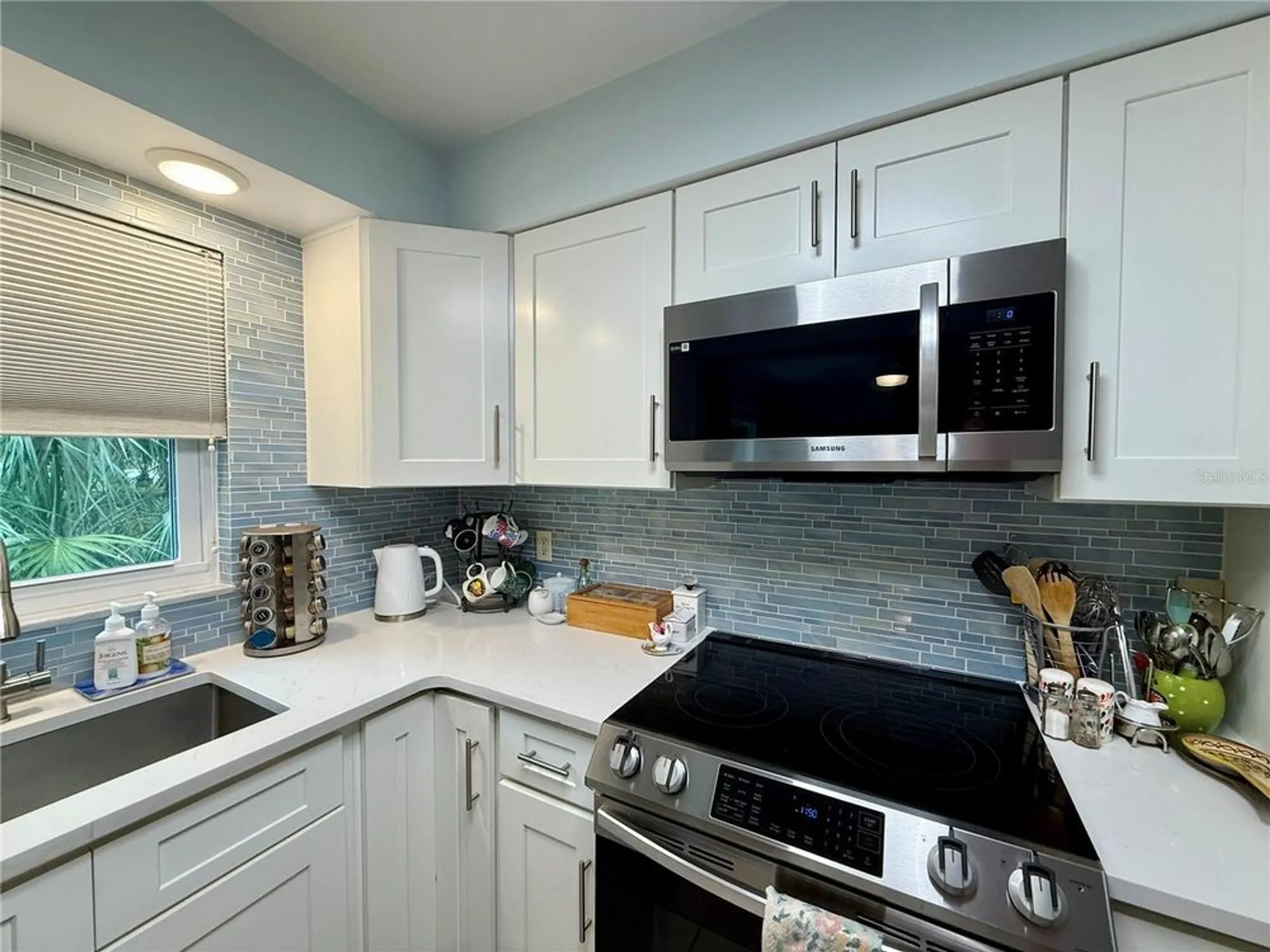 Property Slideshow image 4 of 21 | 8205 burgundy dr n # 8205, Pinellas Park, FL, 33781