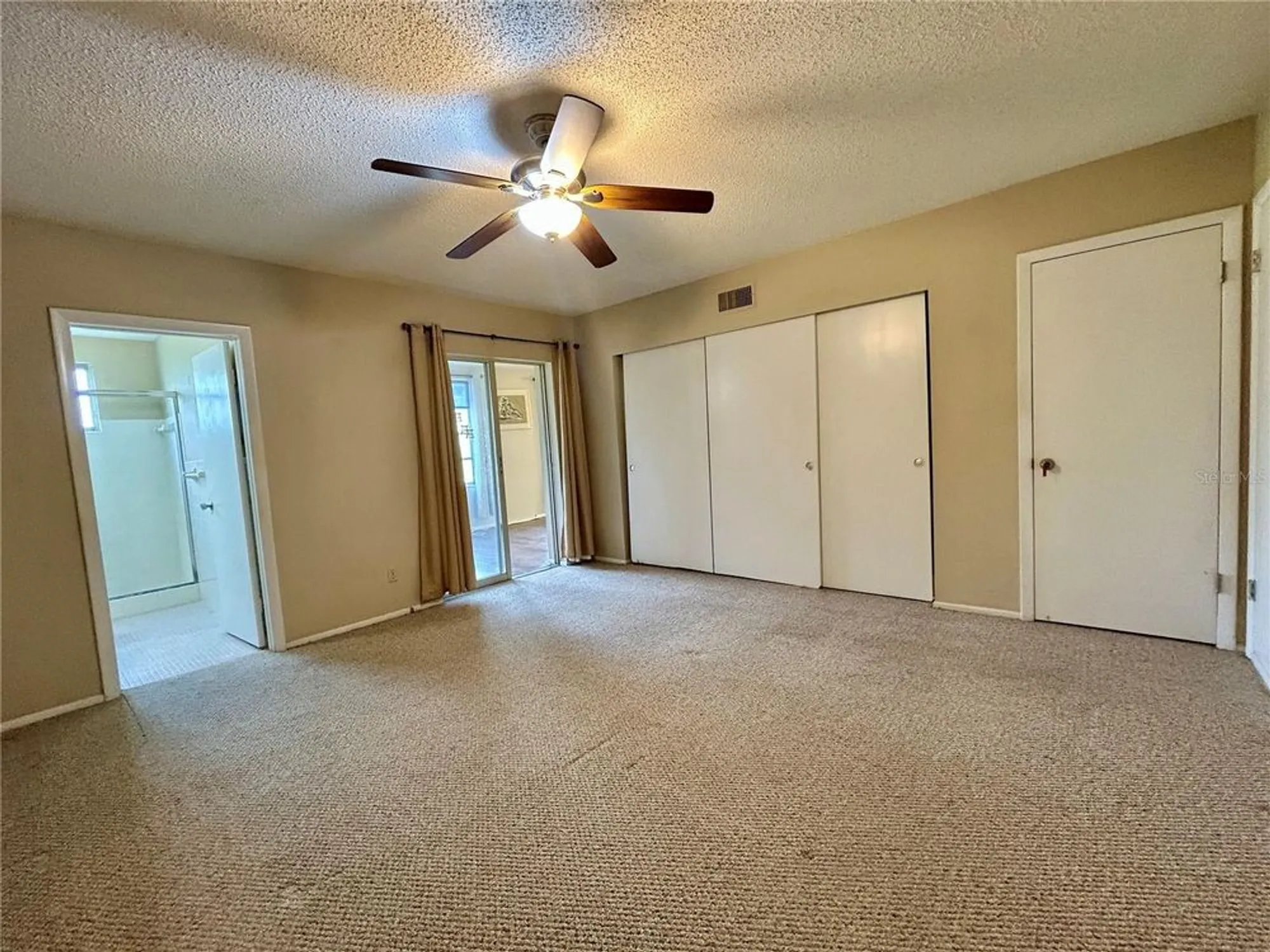 Property Slideshow image 19 of 48 | 2402 ecuadorian way apt 28, Clearwater, FL, 33763
