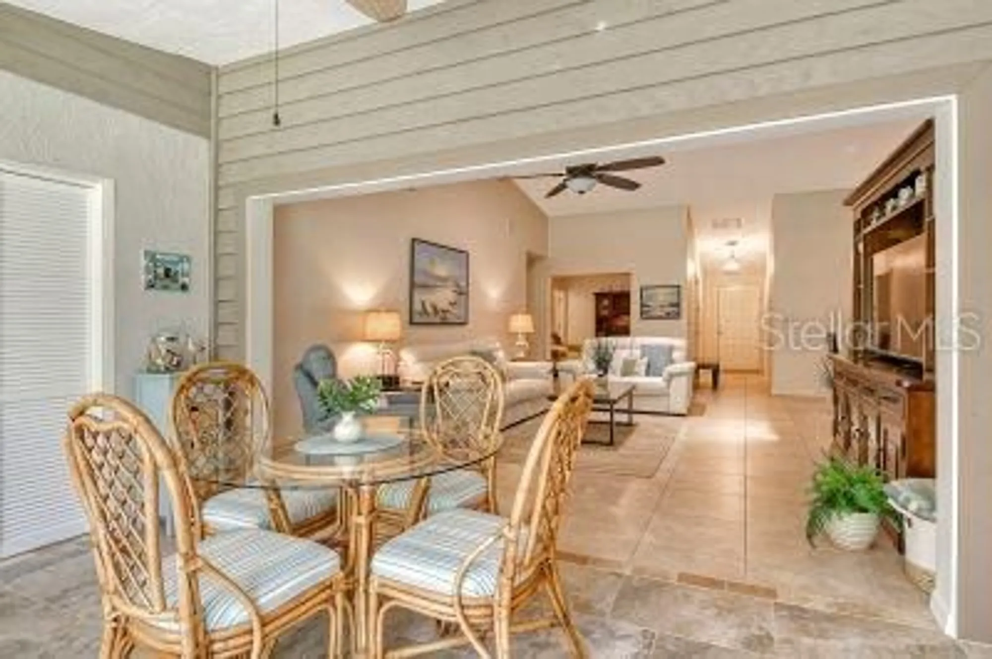 Property Slideshow image 12 of 28 | 3954 wilshire cir e # 165, Sarasota, FL, 34238