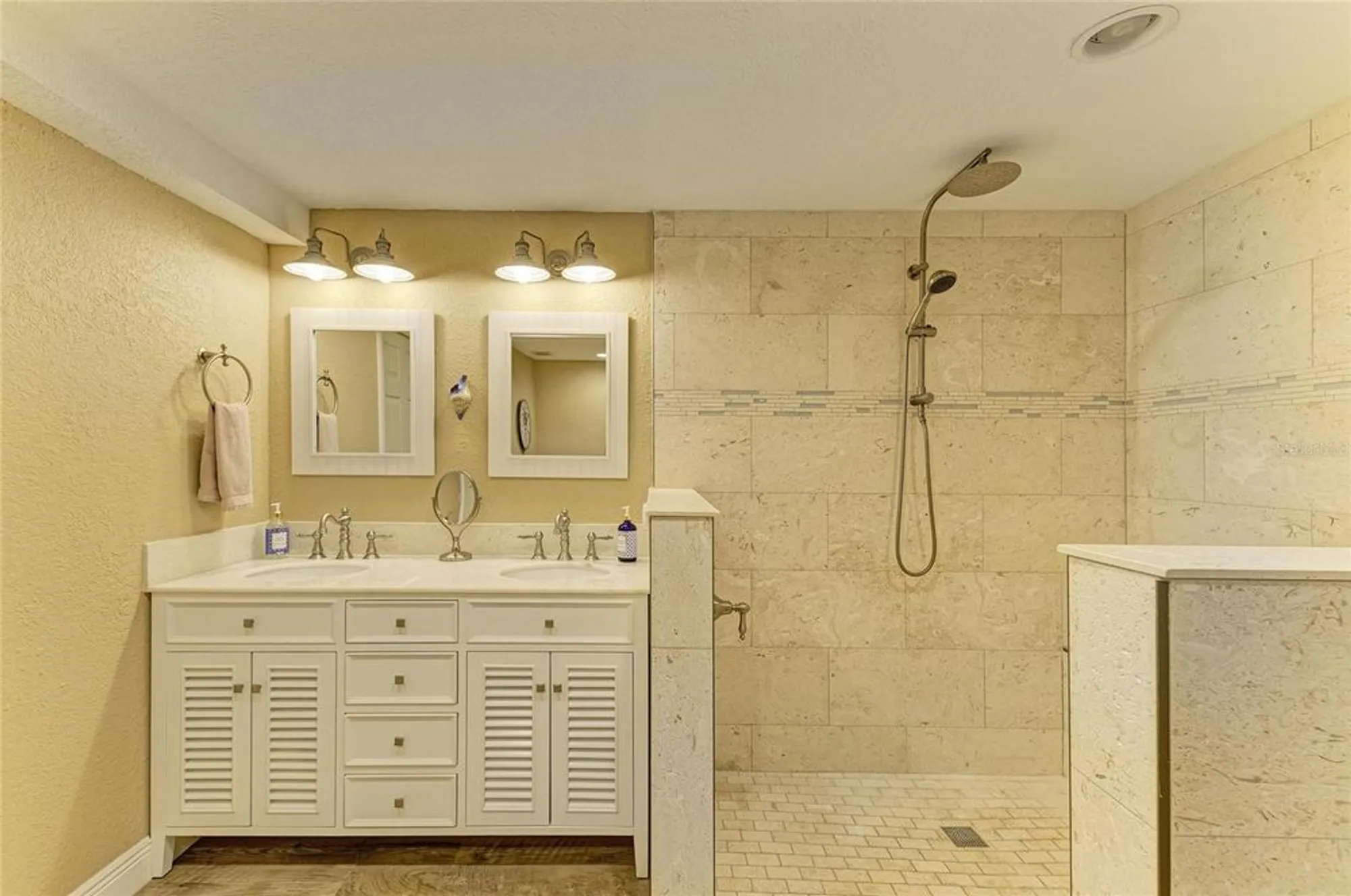 Property Slideshow image 14 of 31 | 3240 southshore dr apt 44c, Punta Gorda, FL, 33955