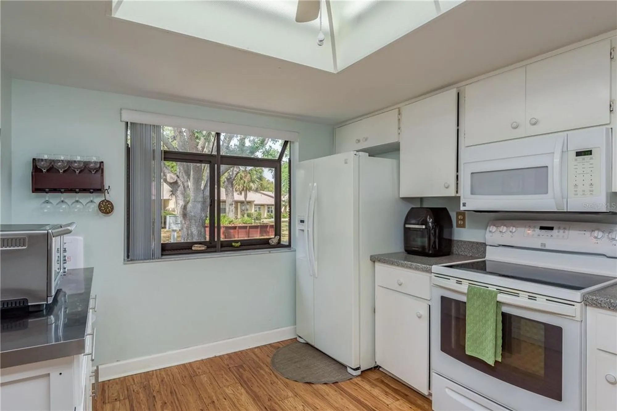 Property Slideshow image 14 of 49 | 11241 dollar lake dr 5, Port Richey, FL, 34668