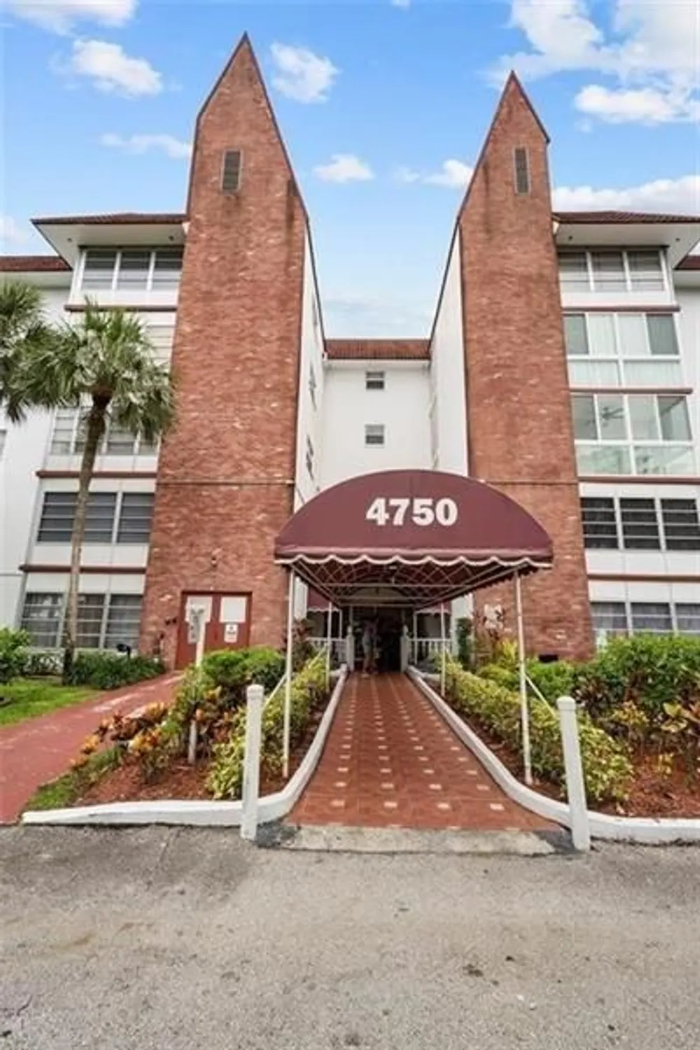 Property Slideshow image 26 of 32 | 4750 nw 22nd ct apt 208, Lauderhill, FL, 33313