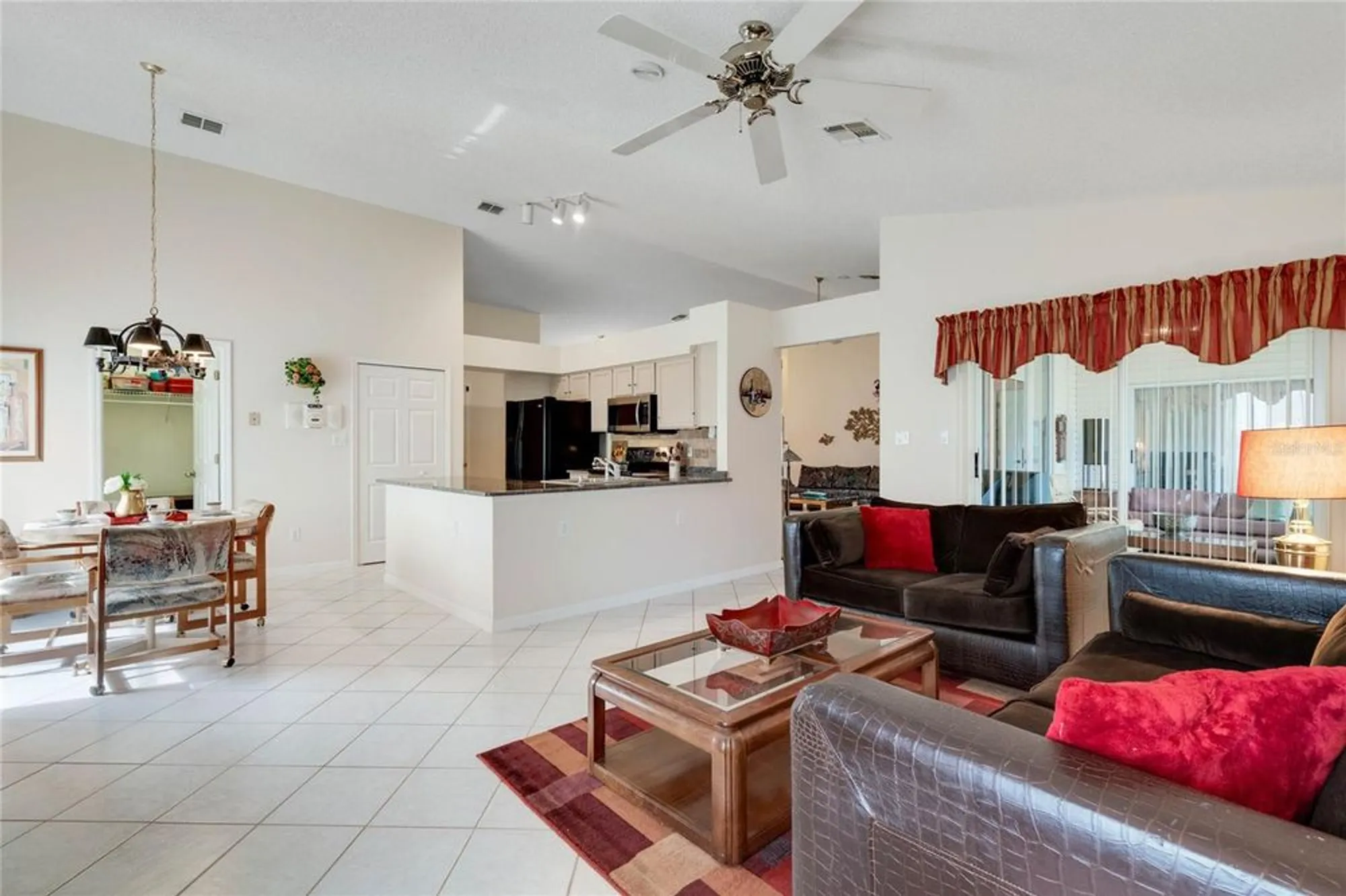 Property Slideshow image 18 of 59 | 25274 lost oak cir, Leesburg, FL, 34748