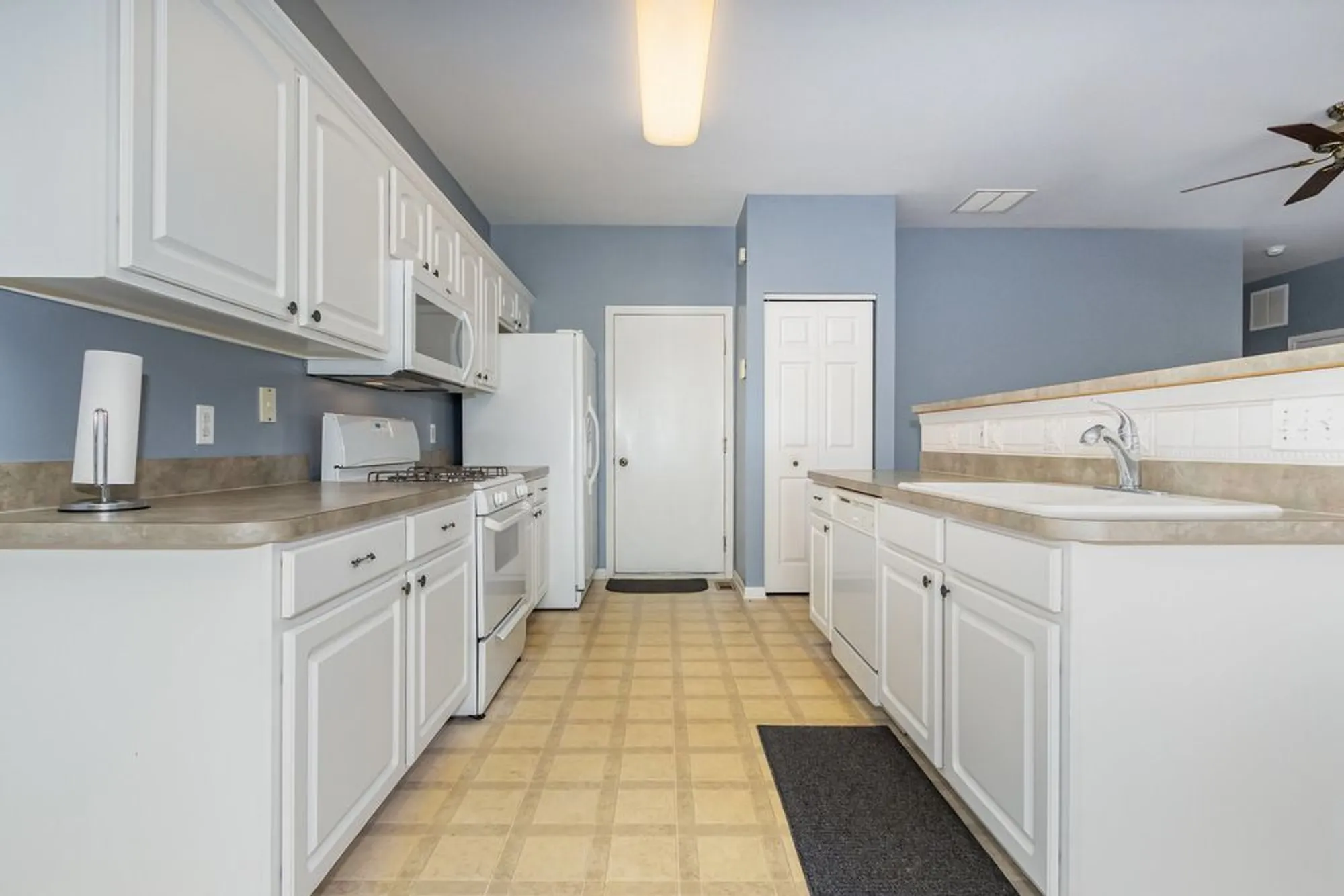 Property Slideshow image 7 of 16 | 1532 w cadillac cir, Romeoville, IL, 60446