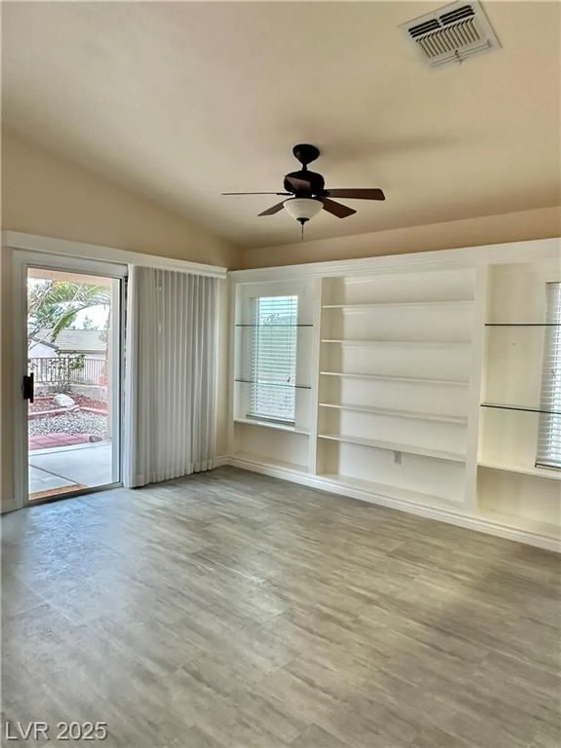 Property Slideshow image 5 of 26 | 466 edgefield ridge pl, Henderson, NV, 89012