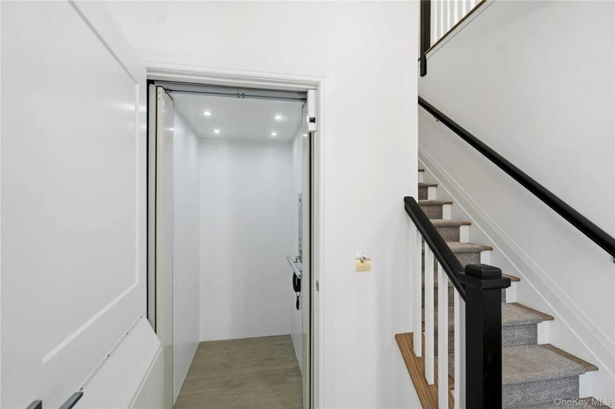 Property Slideshow image 6 of 29 | 86202 spruce pond cir # 744, Plainview, NY, 11803