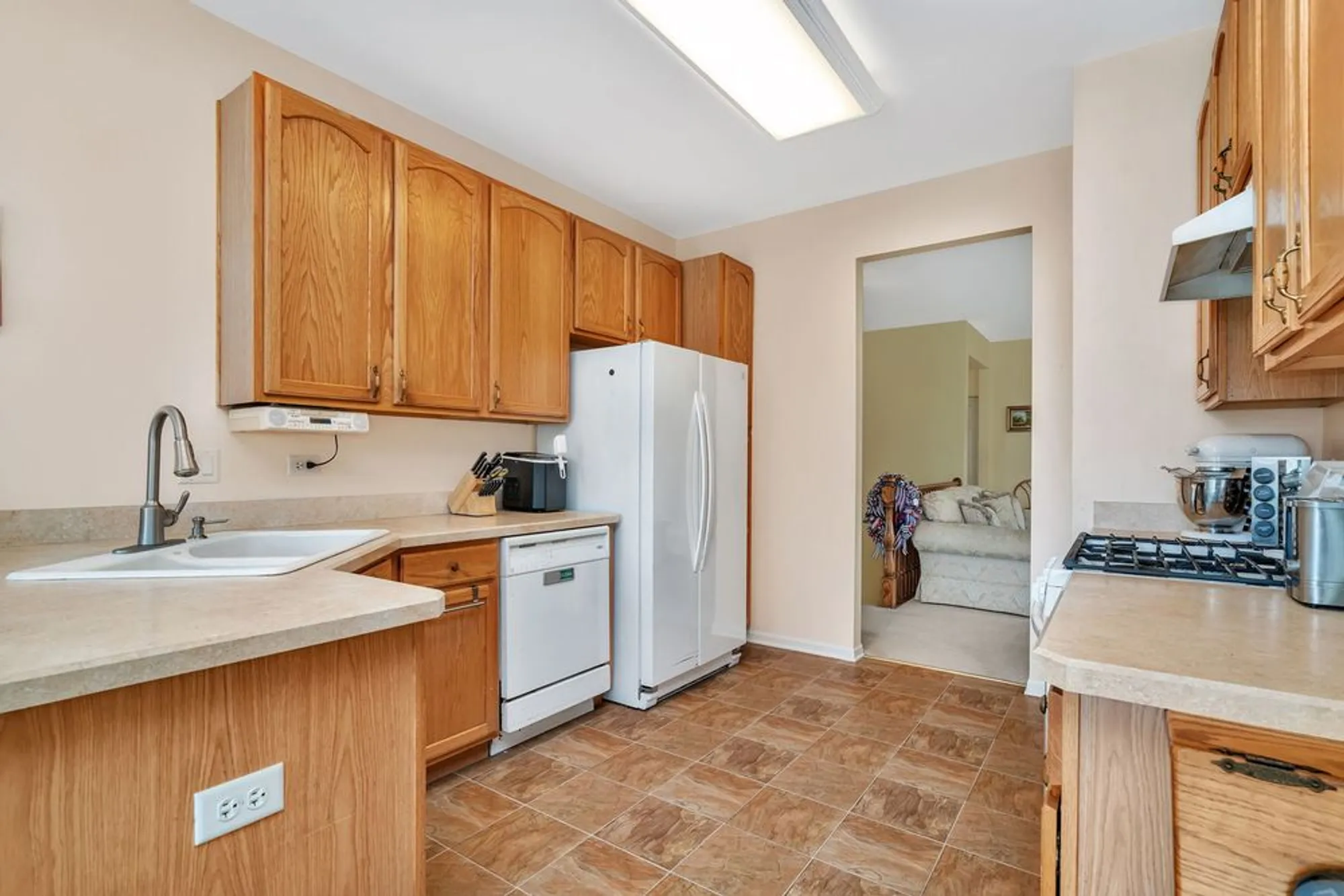 Property Slideshow image 12 of 32 | 21201 lily lake ln, Crest Hill, IL, 60403