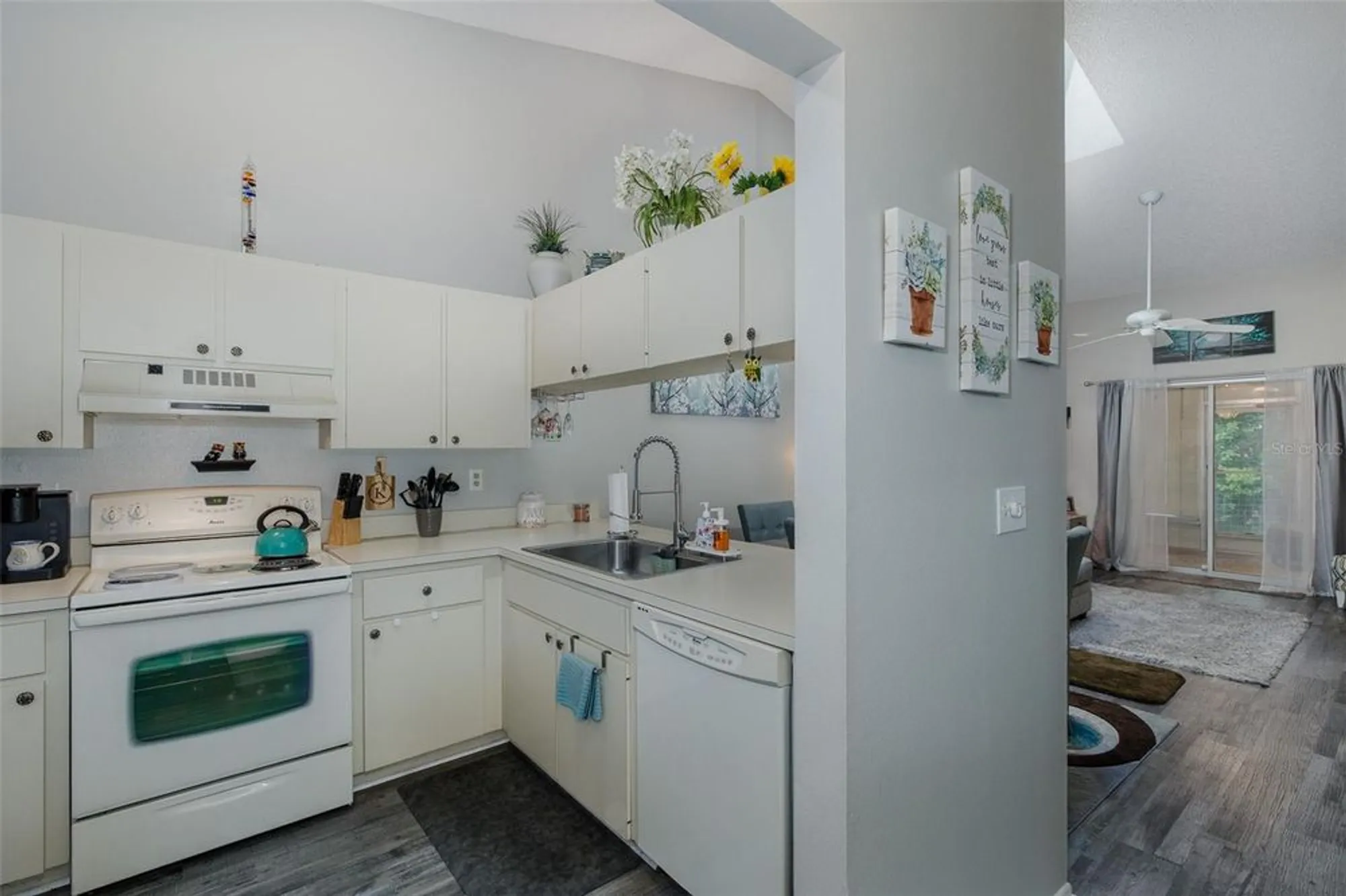 Property Slideshow image 12 of 47 | 6505 remus dr, New Port Richey, FL, 34653