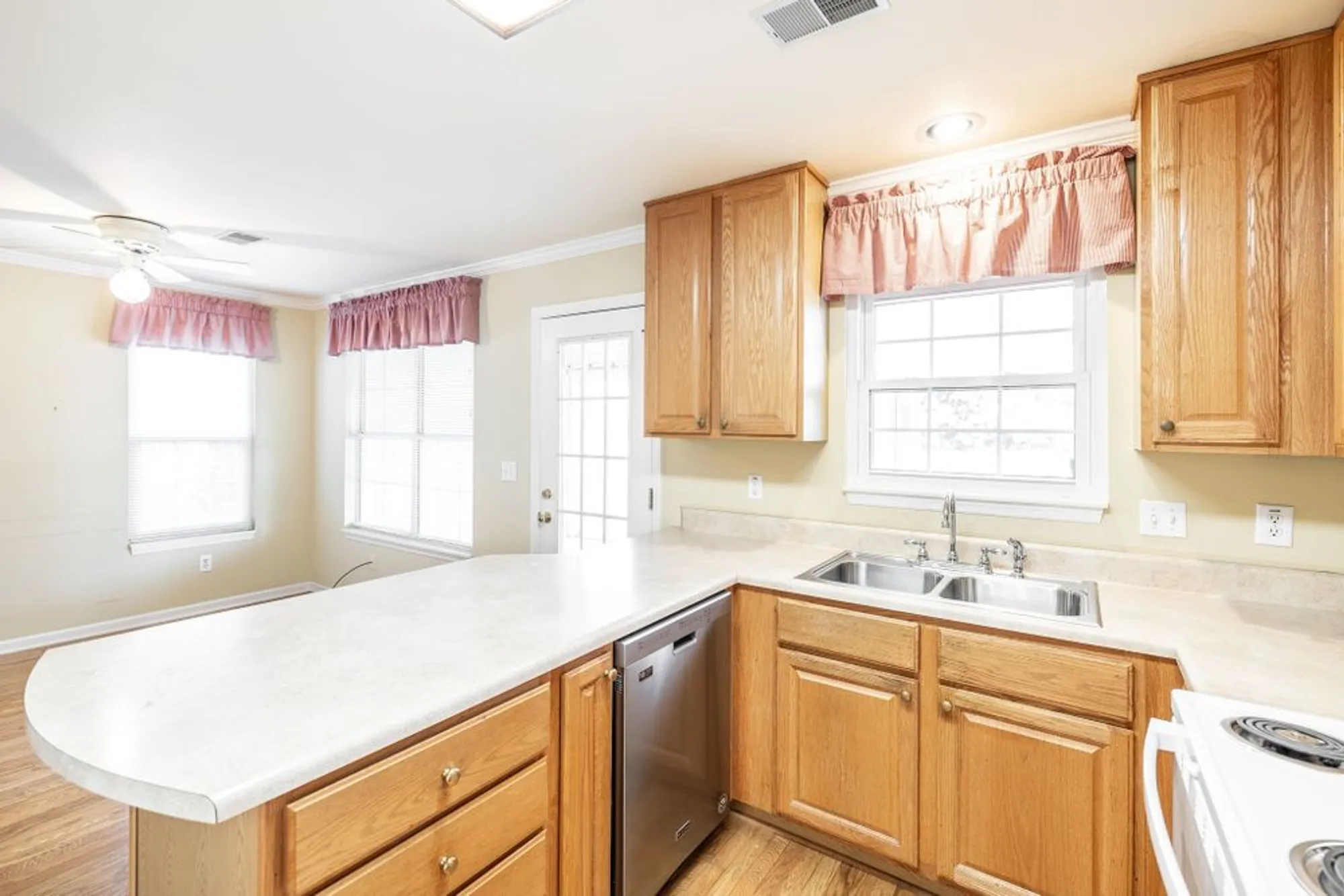 Property Slideshow image 28 of 54 | 115 newsom grn, Nashville, TN, 37221