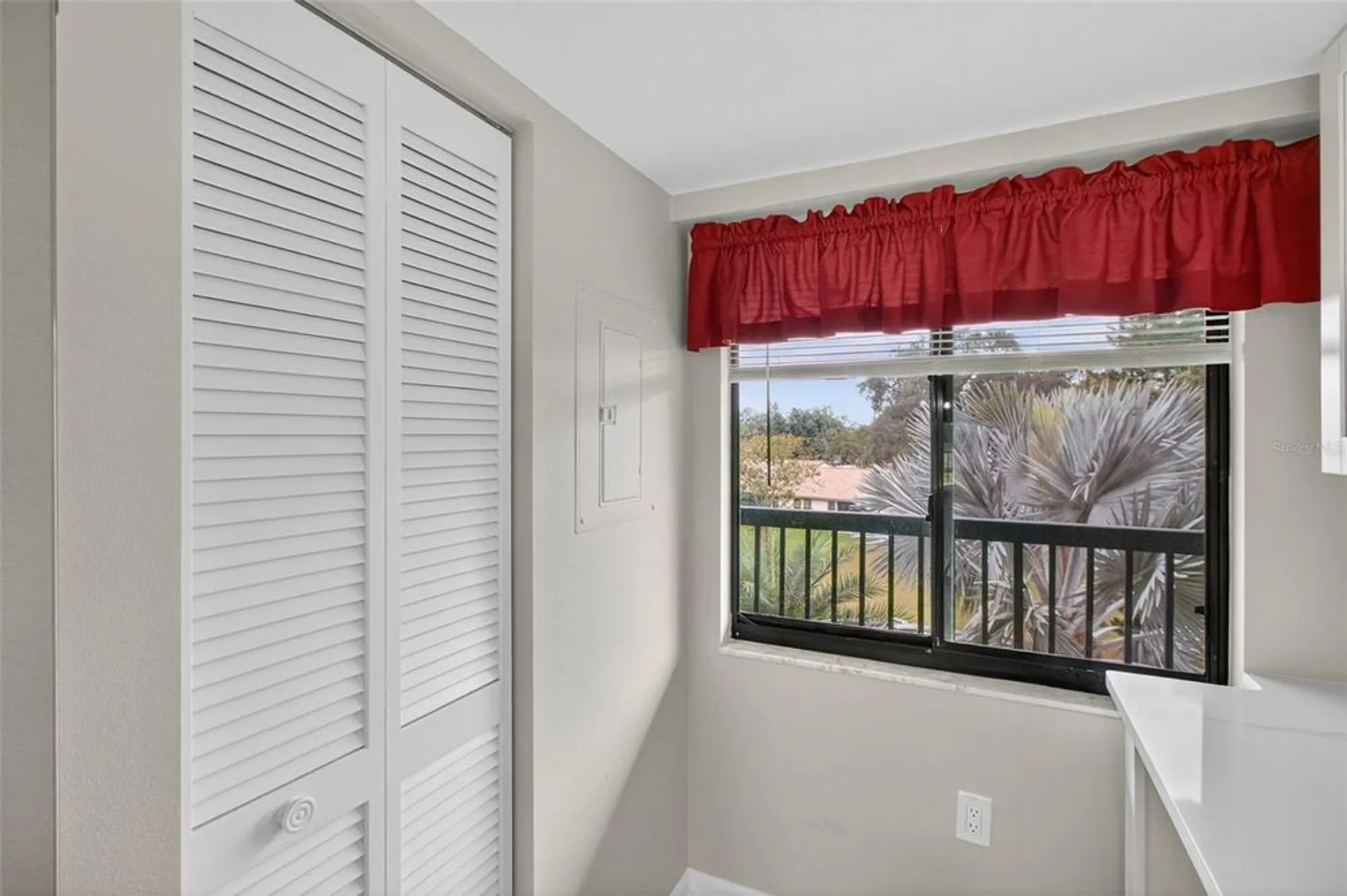 Property Slideshow image 10 of 37 | 1933 golfview dr # 1933, Tarpon Springs, FL, 34689