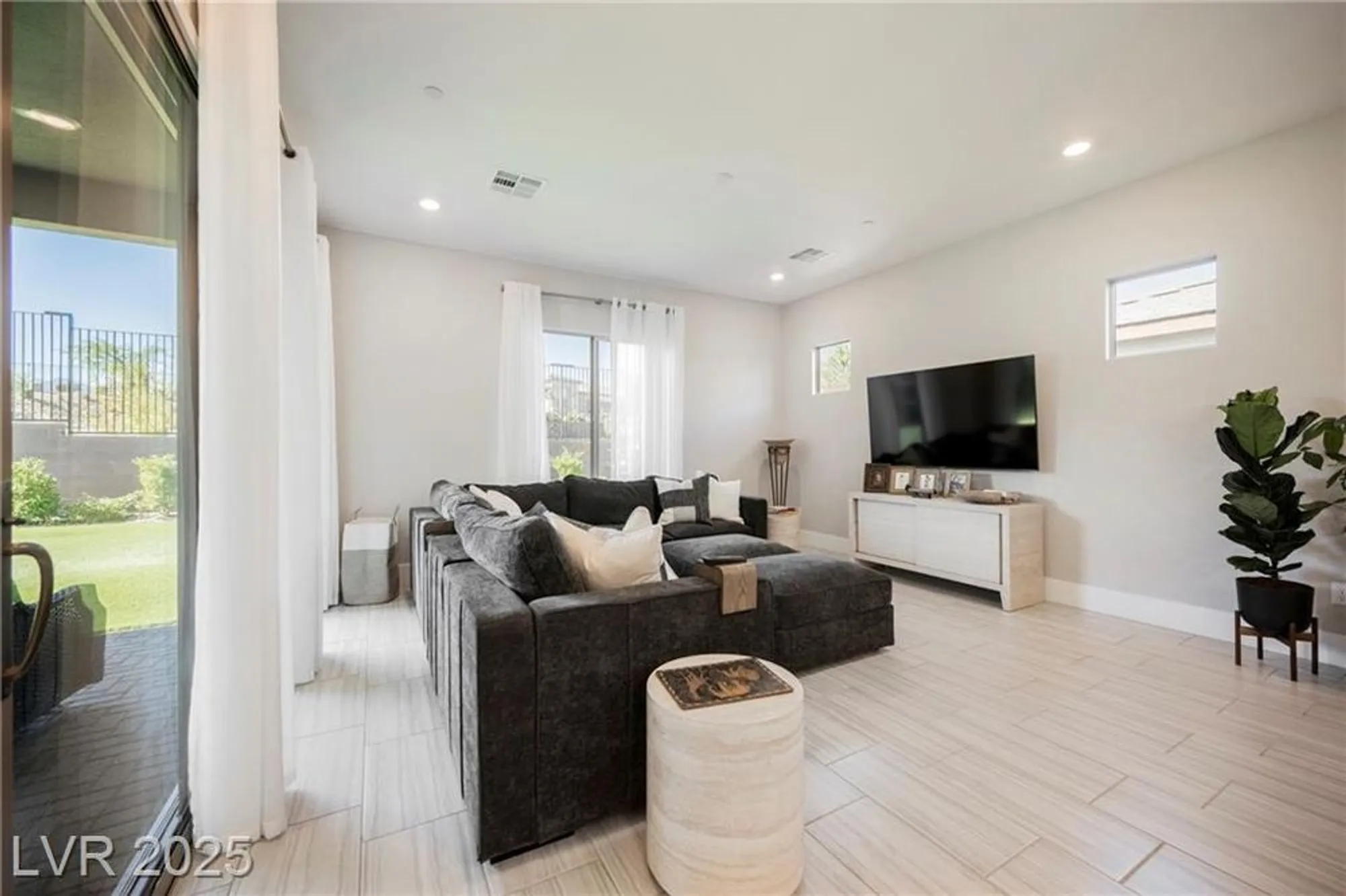 Property Slideshow image 29 of 67 | 10023 chrysolite pl, Las Vegas, NV, 89143