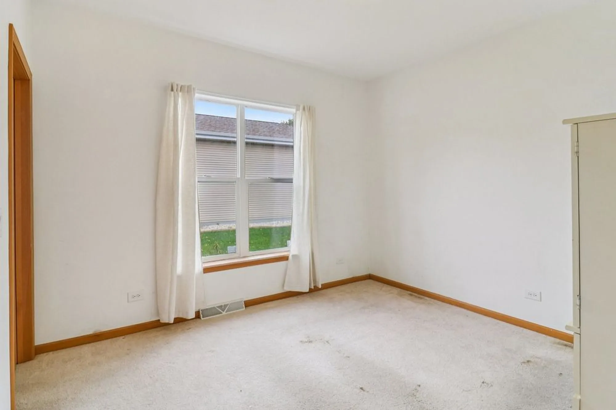 Property Slideshow image 20 of 33 | 3306 stakes ln, Grayslake, IL, 60030