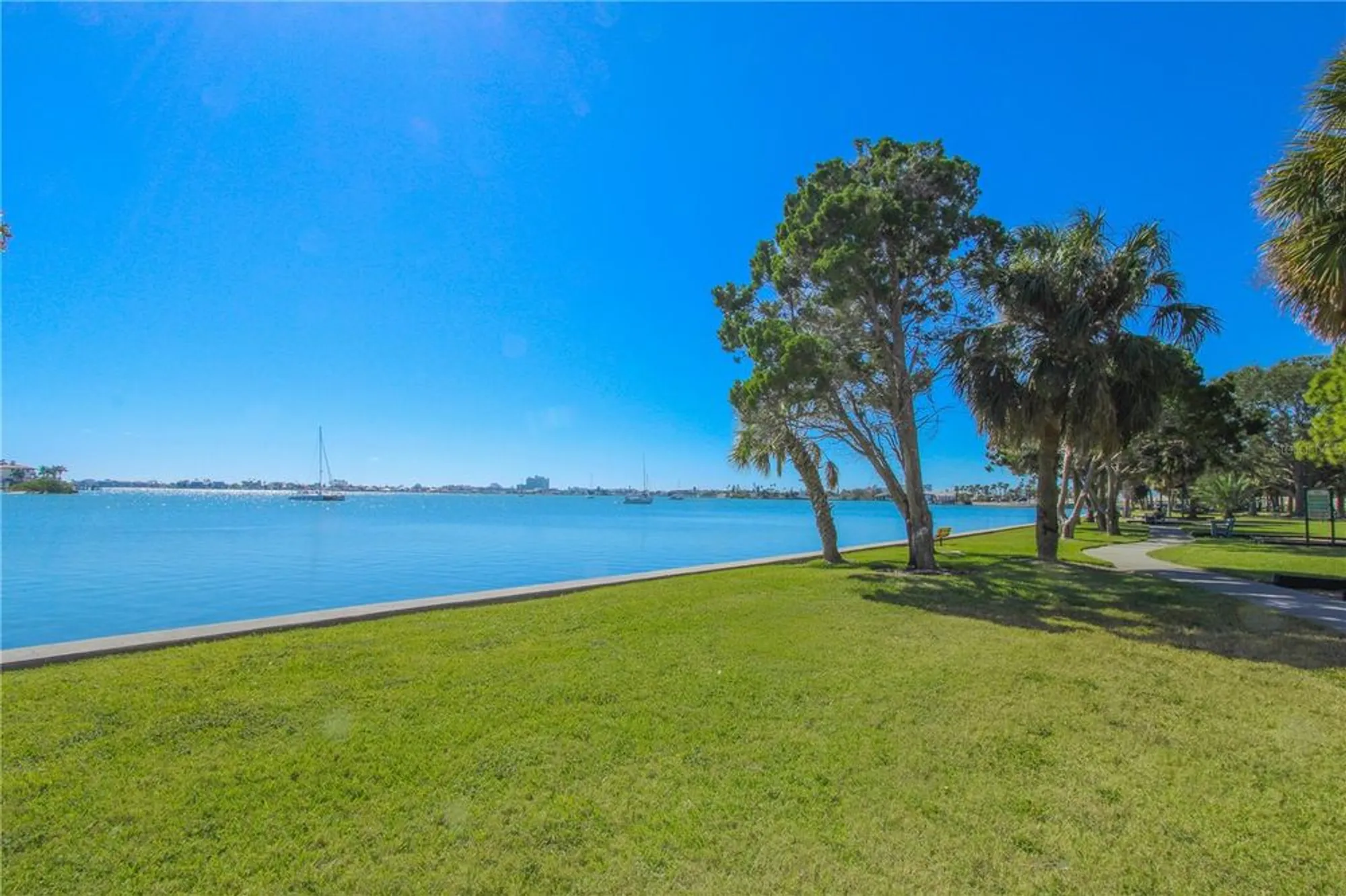 Property Slideshow image 44 of 45 | 7425 bay island dr 108, South Pasadena, FL, 33707