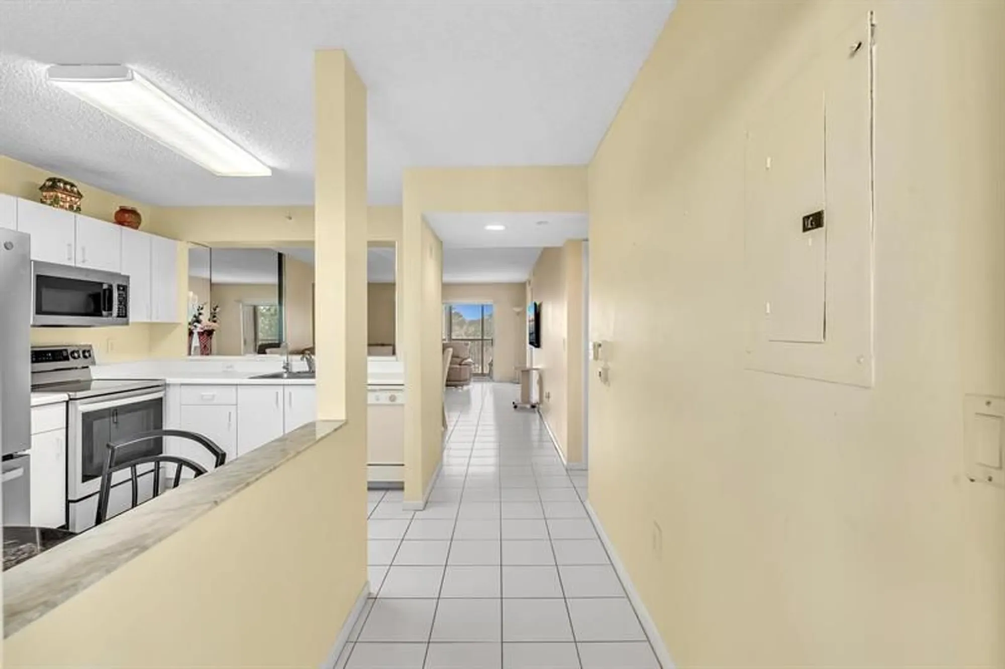 Property Slideshow image 9 of 72 | 9560 weldon cir apt j413, Fort Lauderdale, FL, 33321