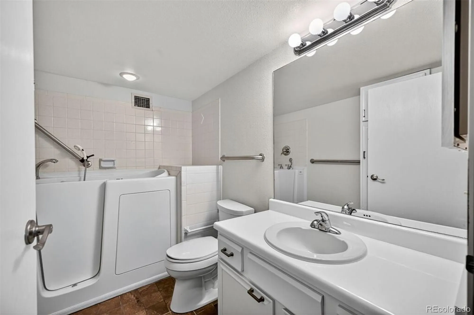 Property Slideshow image 15 of 30 | 14050 e linvale pl apt 407, Aurora, CO, 80014