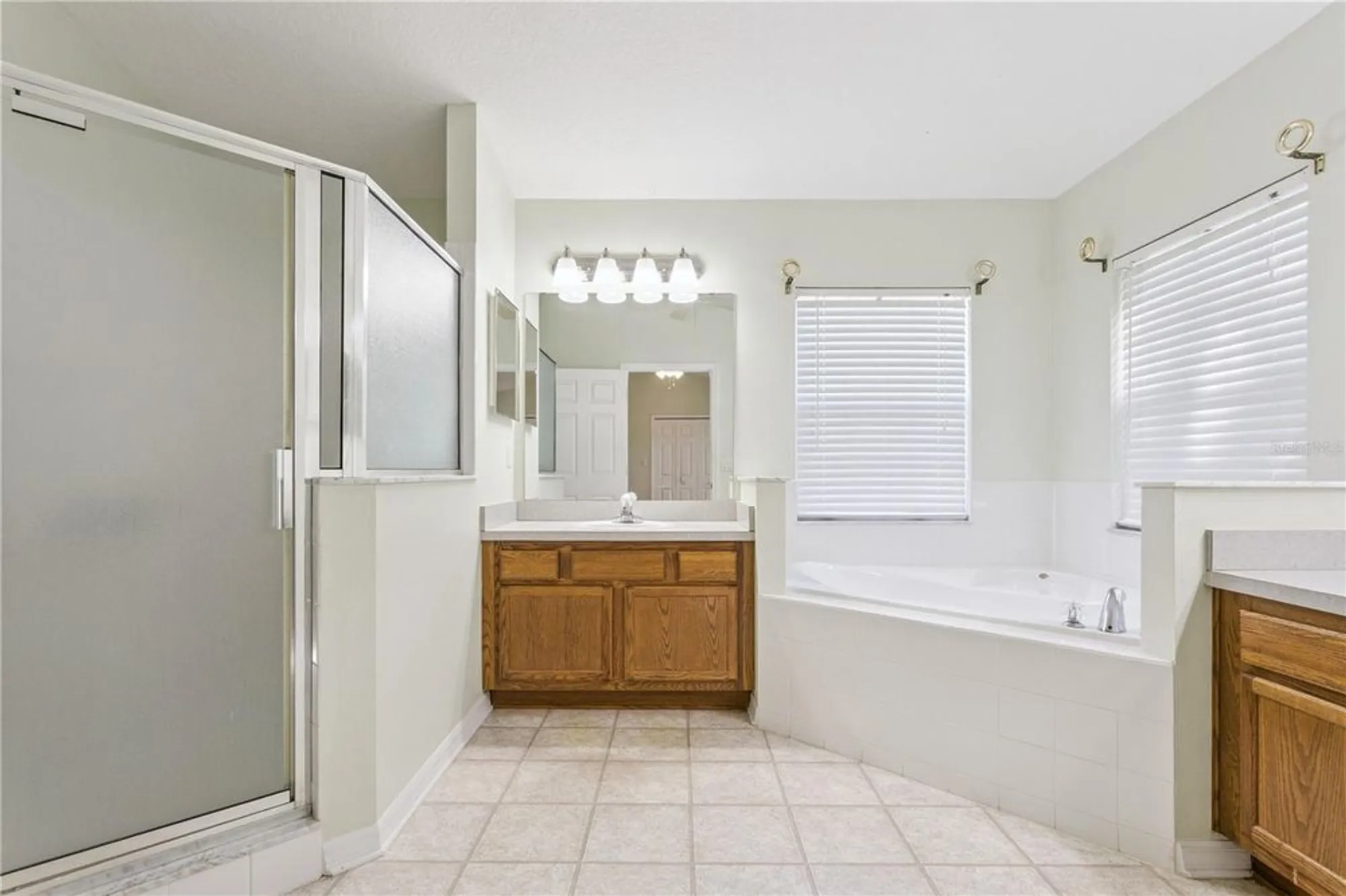 Property Slideshow image 25 of 40 | 4936 sawgrass lake cir, Leesburg, FL, 34748