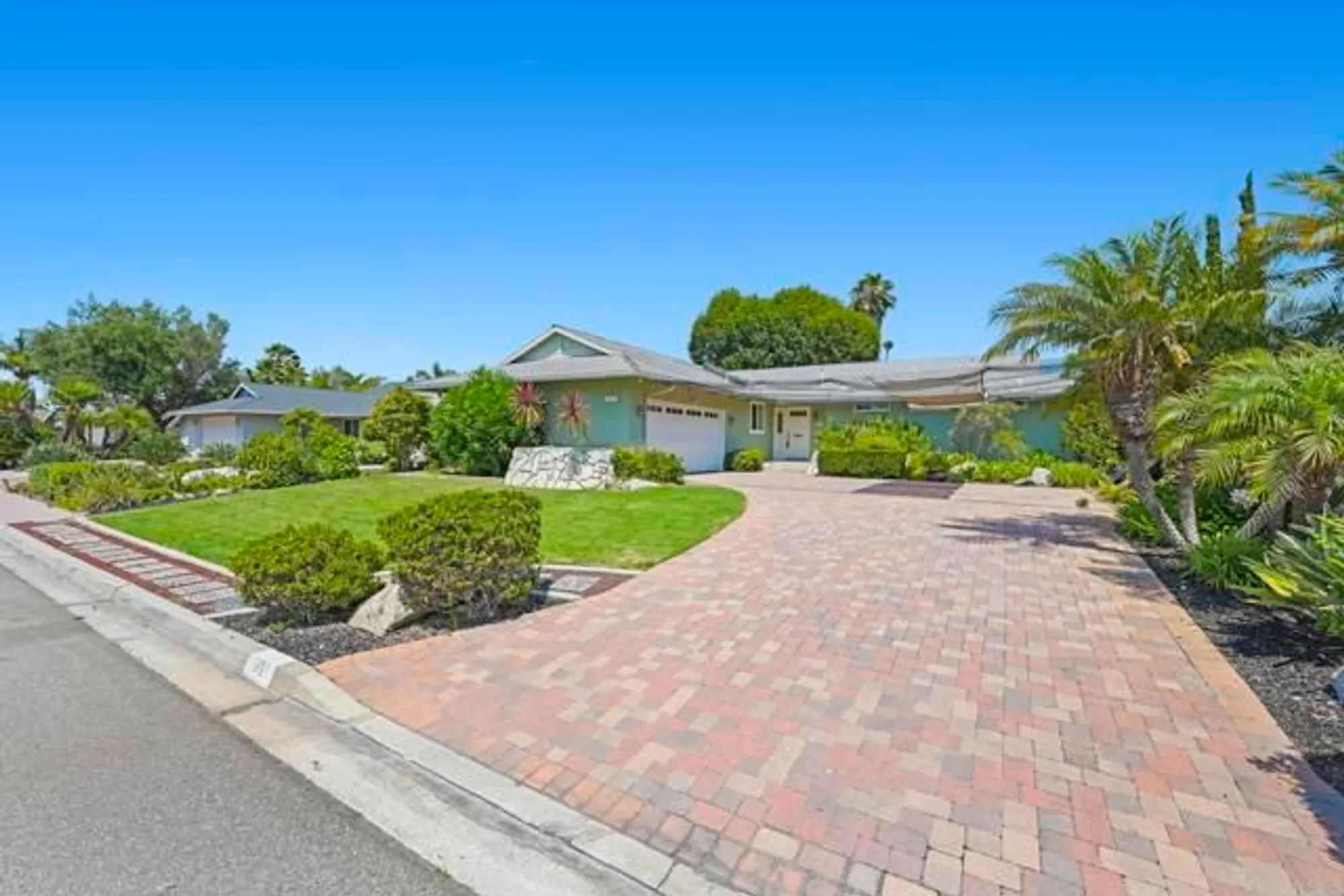 Property Slideshow image 3 of 57 | 1051 la reina dr, San Marcos, CA, 92078