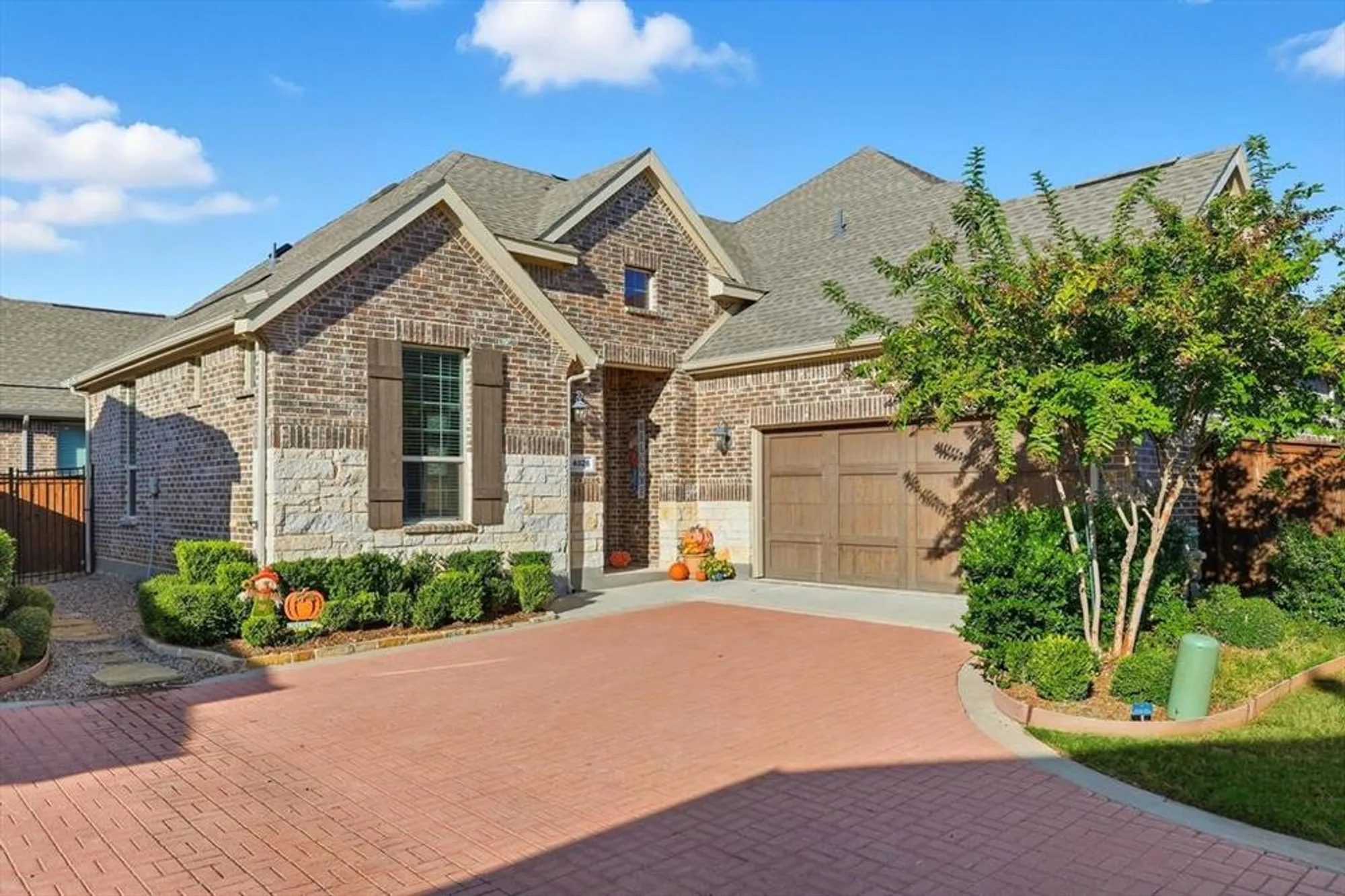 Property Slideshow image 1 of 40 | 4826 forest crest pkwy, Arlington, TX, 76005